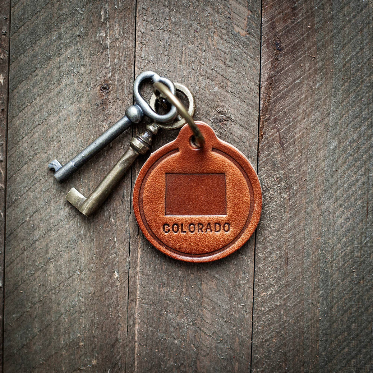 Colorado State Silhouette Leather Keychain Circle