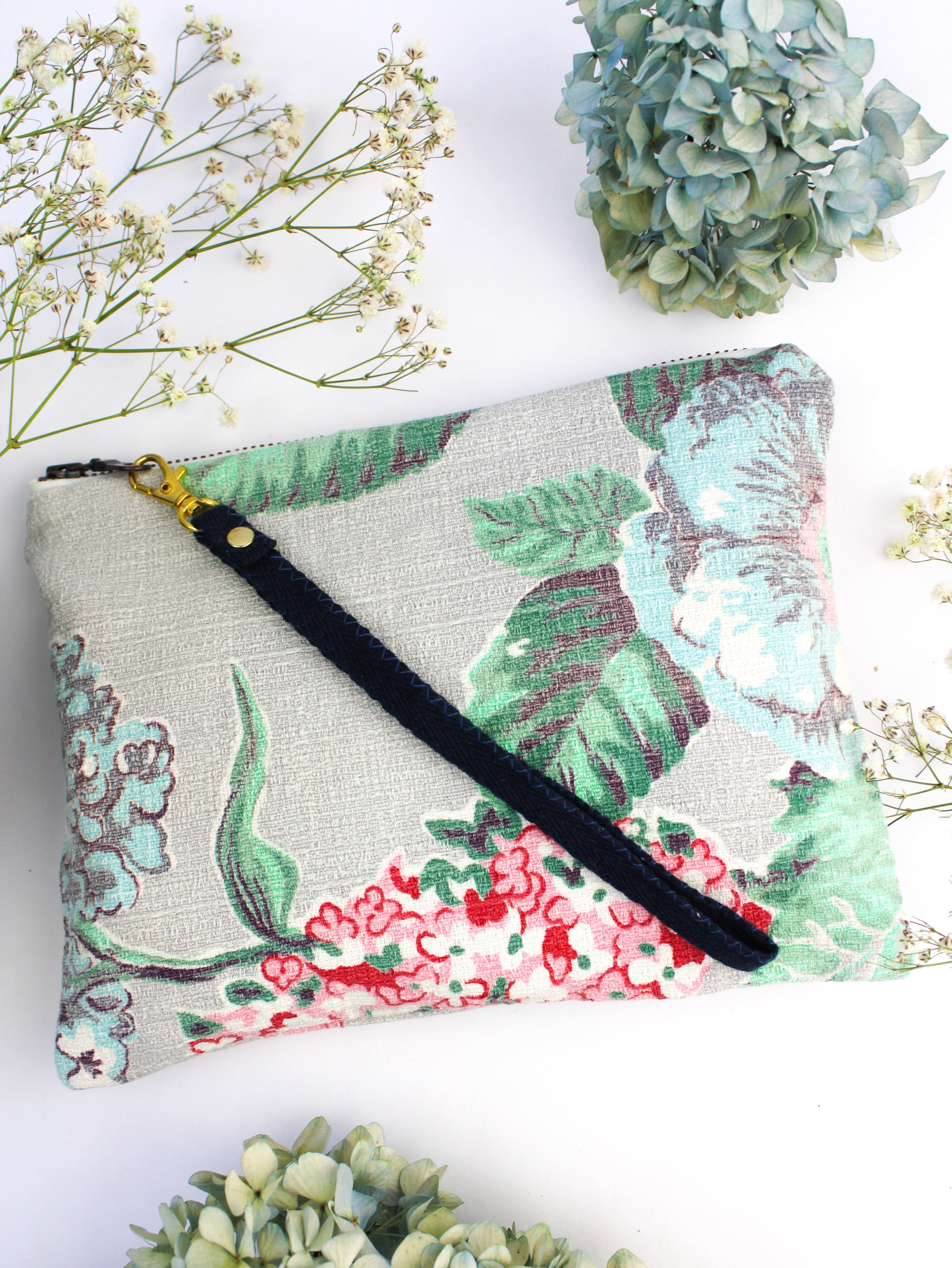 Ash & Rose purse Misty Garden Wristlet Purse