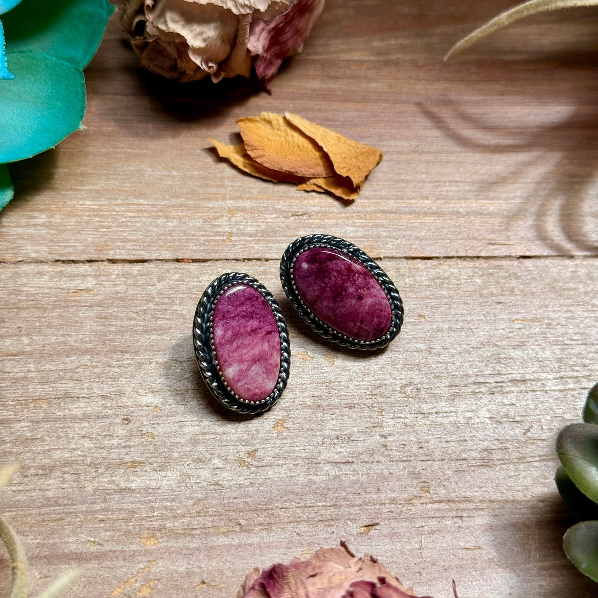 MJ Purple Spiny Oyster Twisted-Wire Stud Earrings