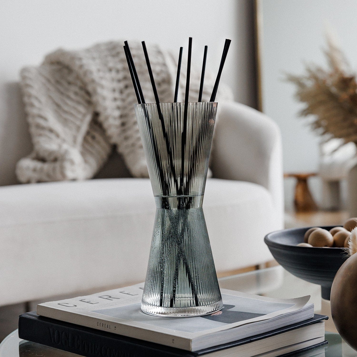 OZAIZ Charcoal / Oud & Bergamot AIZ Reed Diffuser in Oud & Bergamot