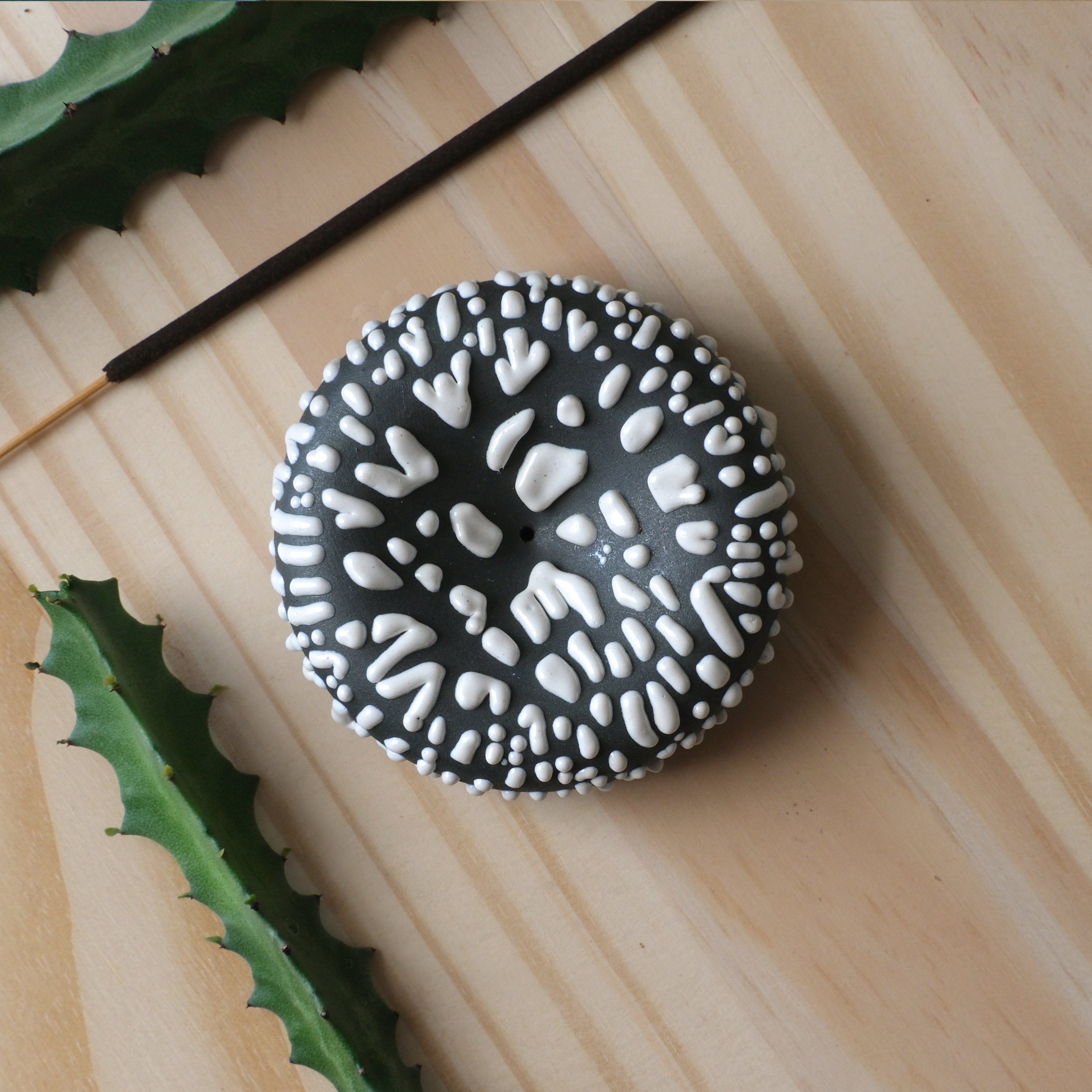Misewell Home accessories Black and White Gloopy Eve Incense