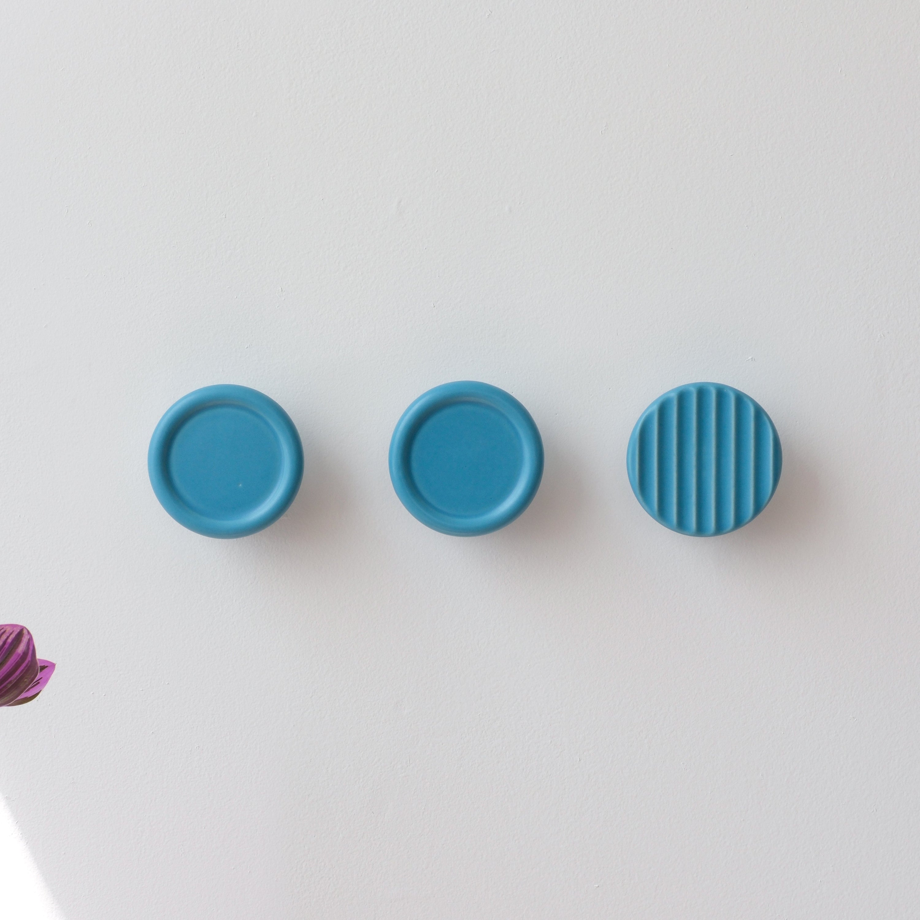 Misewell modern furniture Sequence coat hook - Fluted