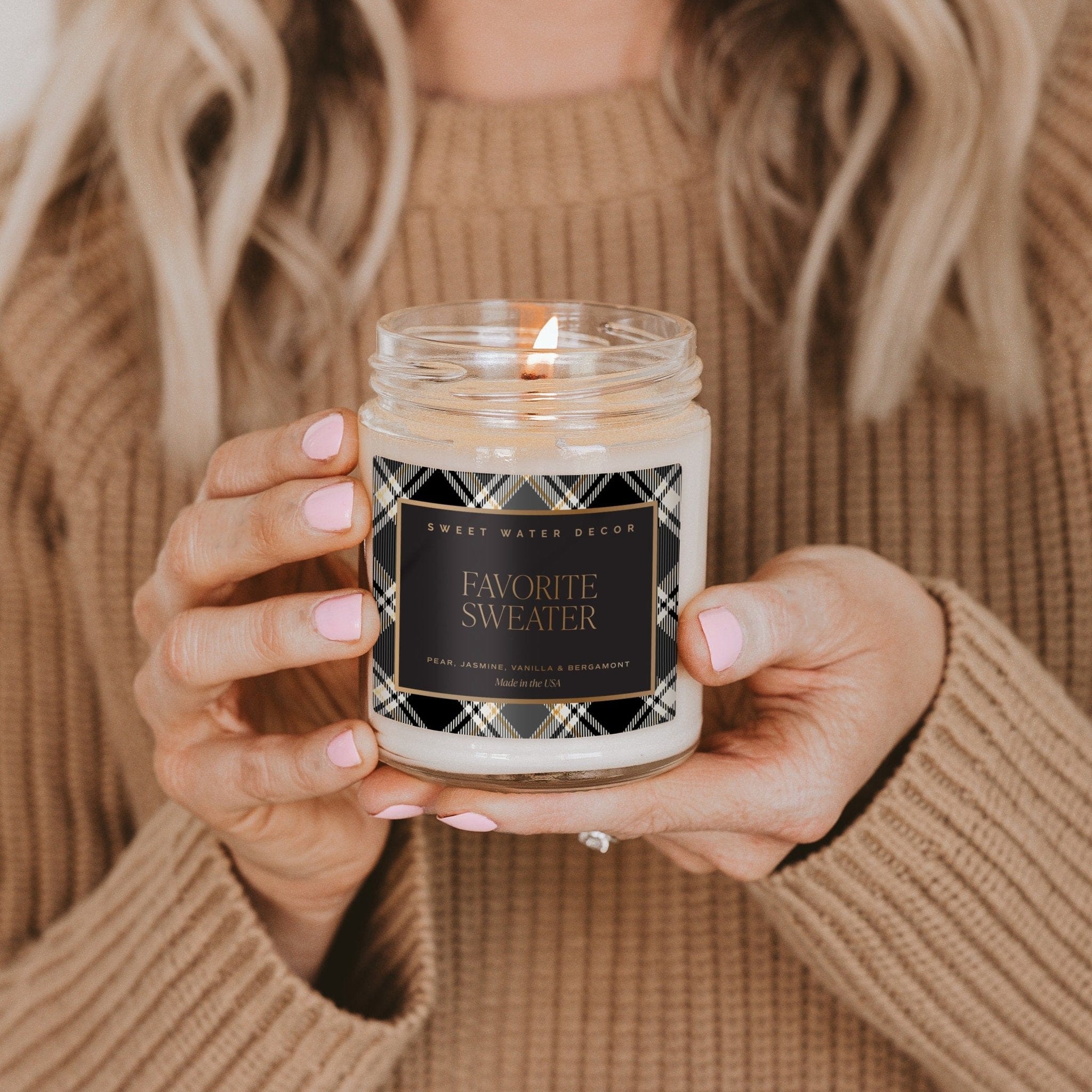 Sweet Water Decor Candles Favorite Sweater Soy Candle - Patterned 9 oz - Clear Jar (Cashmere and Vanilla)