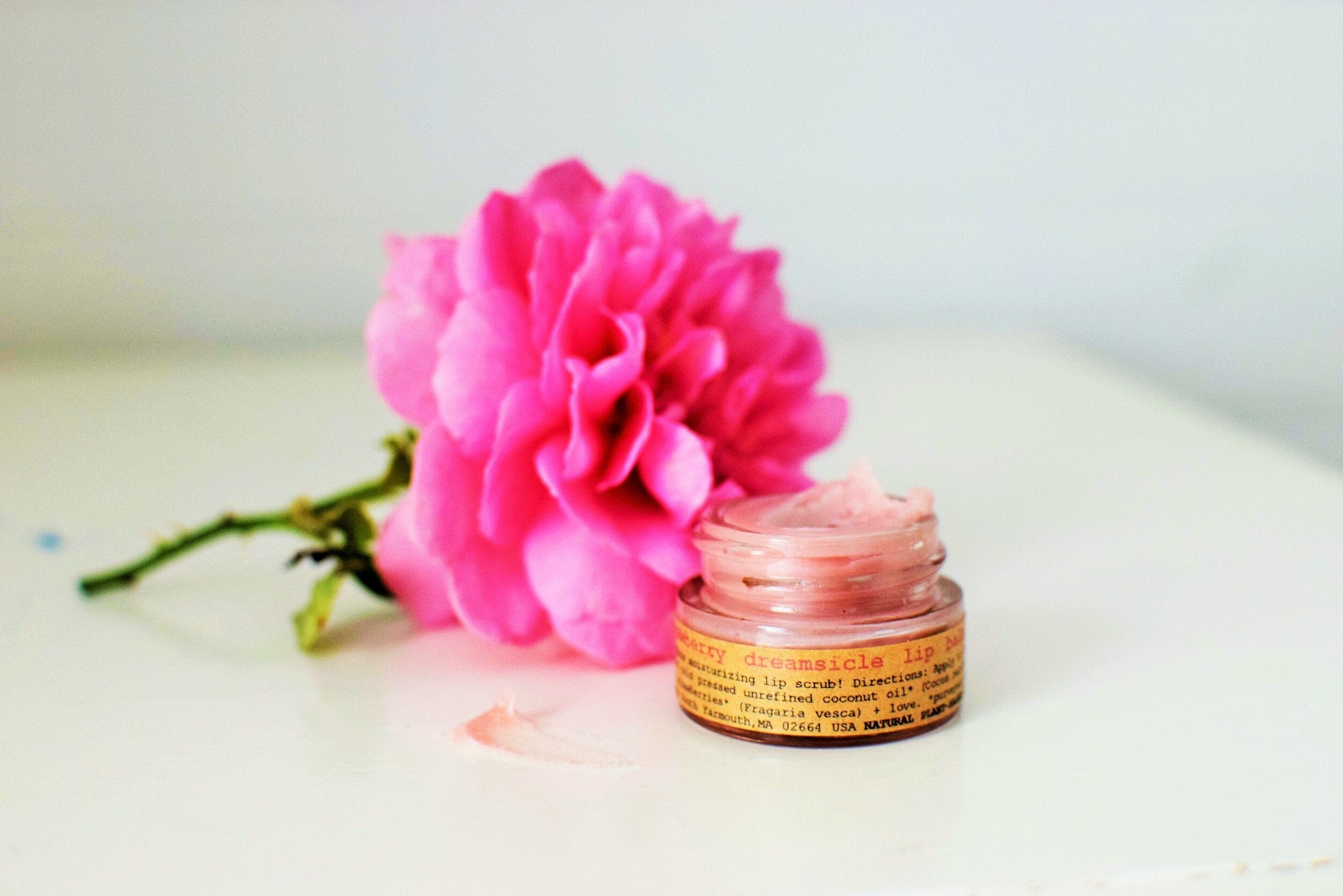 plant makeup Strawberry Dreamsicle Lip Balm Scrub