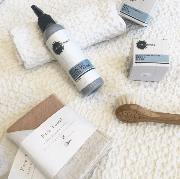 Heliotrope SF Facial Cleanser Lemon & Thyme Charcoal Face Scrub