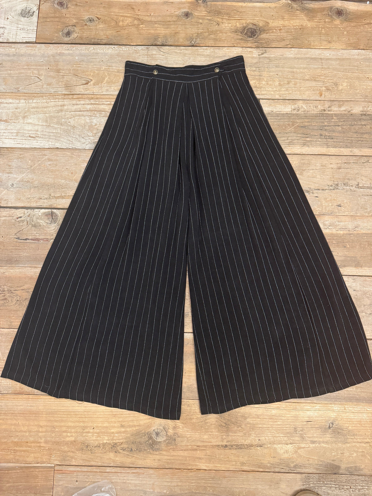 Field Day Pants Rue Pants in Black Linen PinStripe
