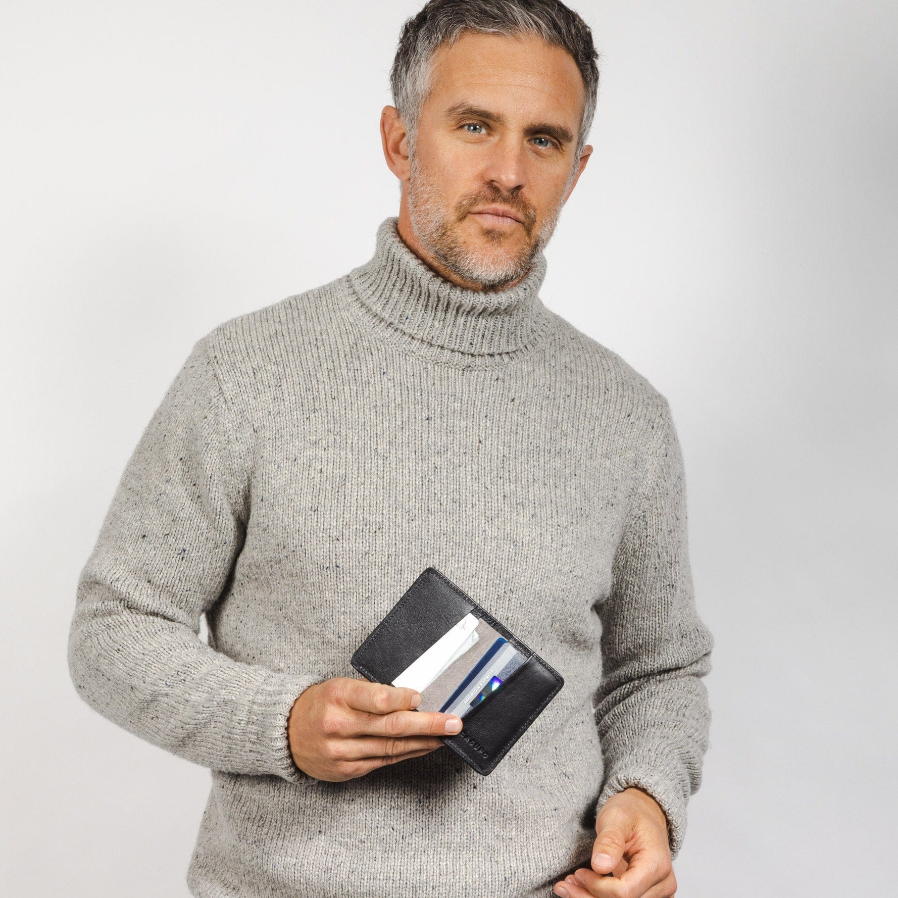 CASUPO Small Bifold Compact Bifold with RFID protection - Black