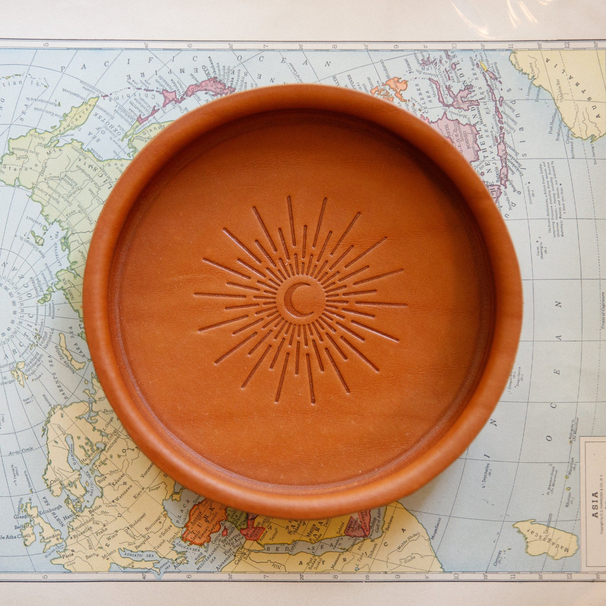The Local Branch Leather Moon Burst / Caramel Leather Valet - Round