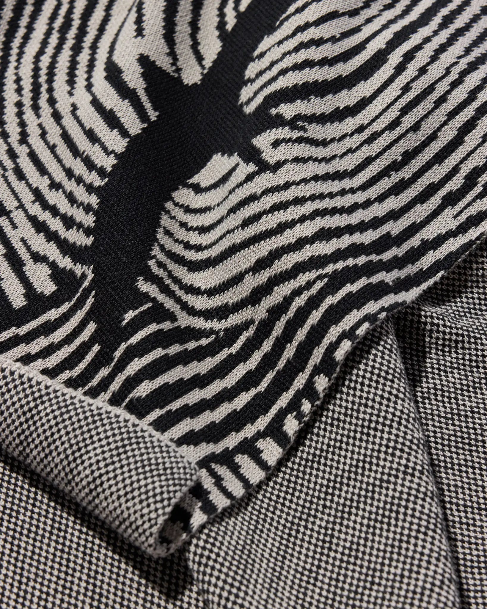 Biquette Throw Blanket Swifts - Throw Blanket