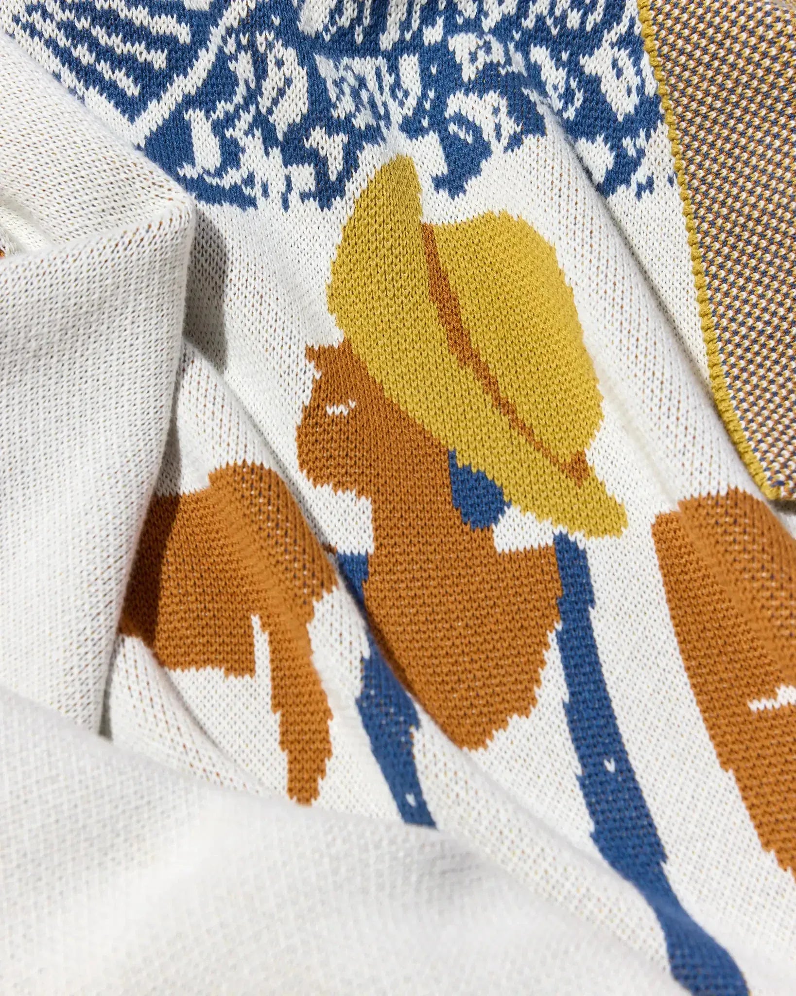 Biquette Throw Blanket Un Beau Poisson