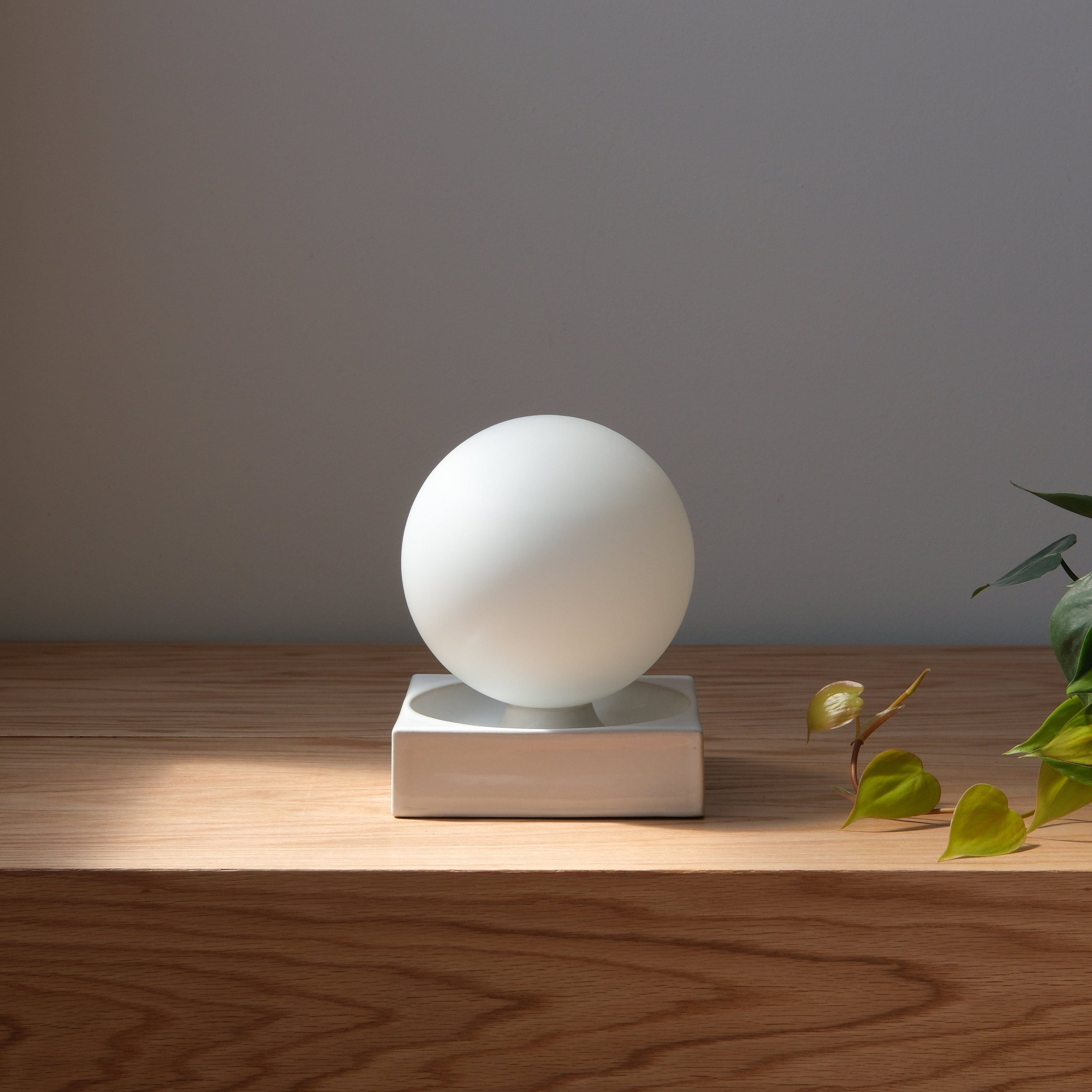 Misewell Lamps White Glossy Cubic Table Lamp