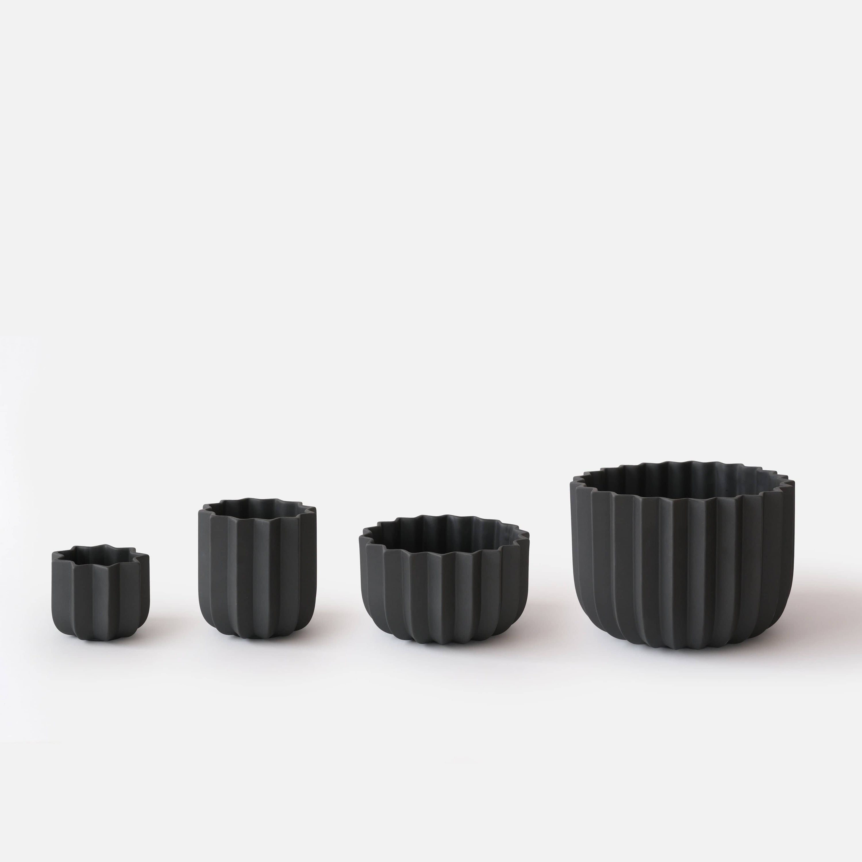 Misewell Pots & Planters black / Set (4) Wrap Planter - 4 sizes