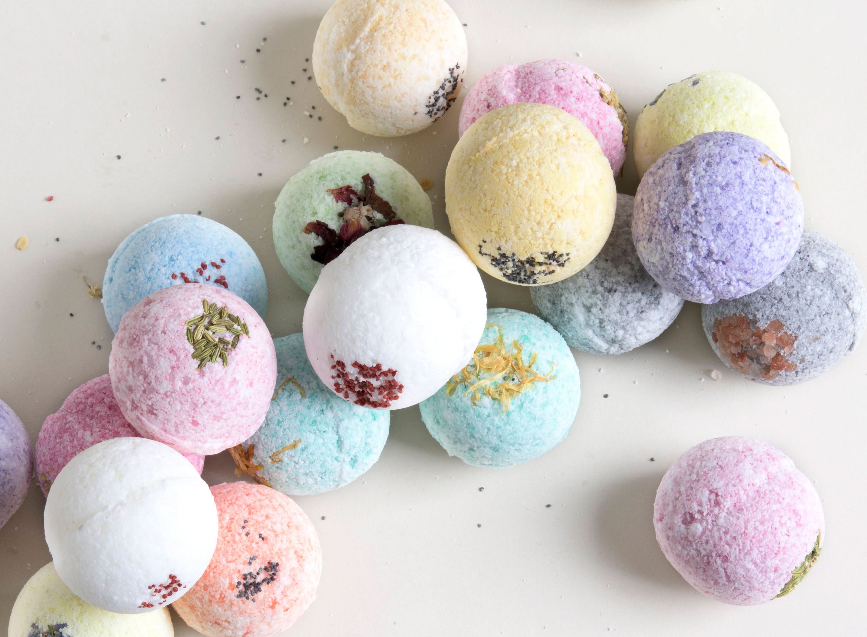 Lizush BATH BOMBS & SHOWER STEAMERS No name 11 Bath Bombs Gift Box + one Free Bomb to make 12 !!