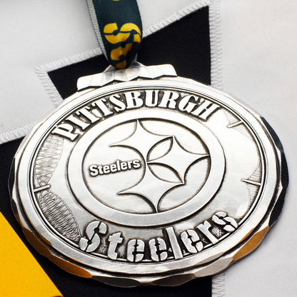 Pittsburgh Steelers Classic Round Ornament (Aluminum)