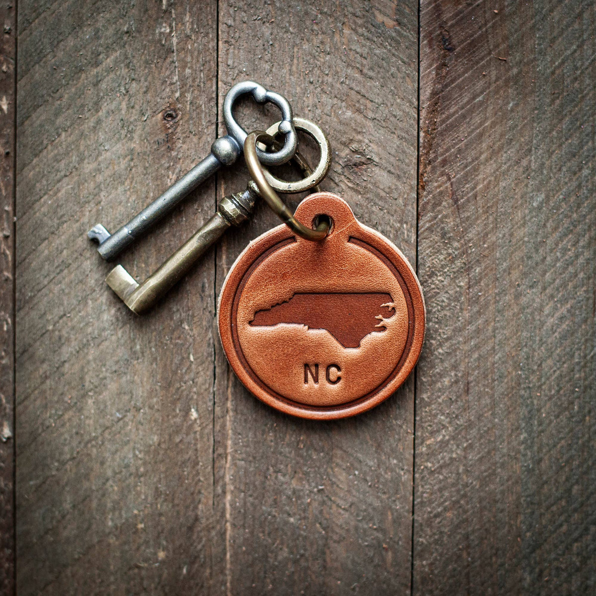 North Carolina State Silhouette Leather Keychain Circle