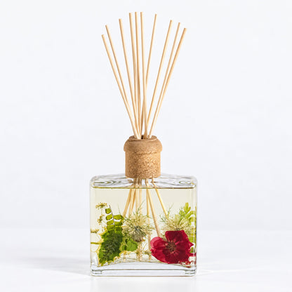 Signature Botanical Reed Diffuser - Winterberry Frost