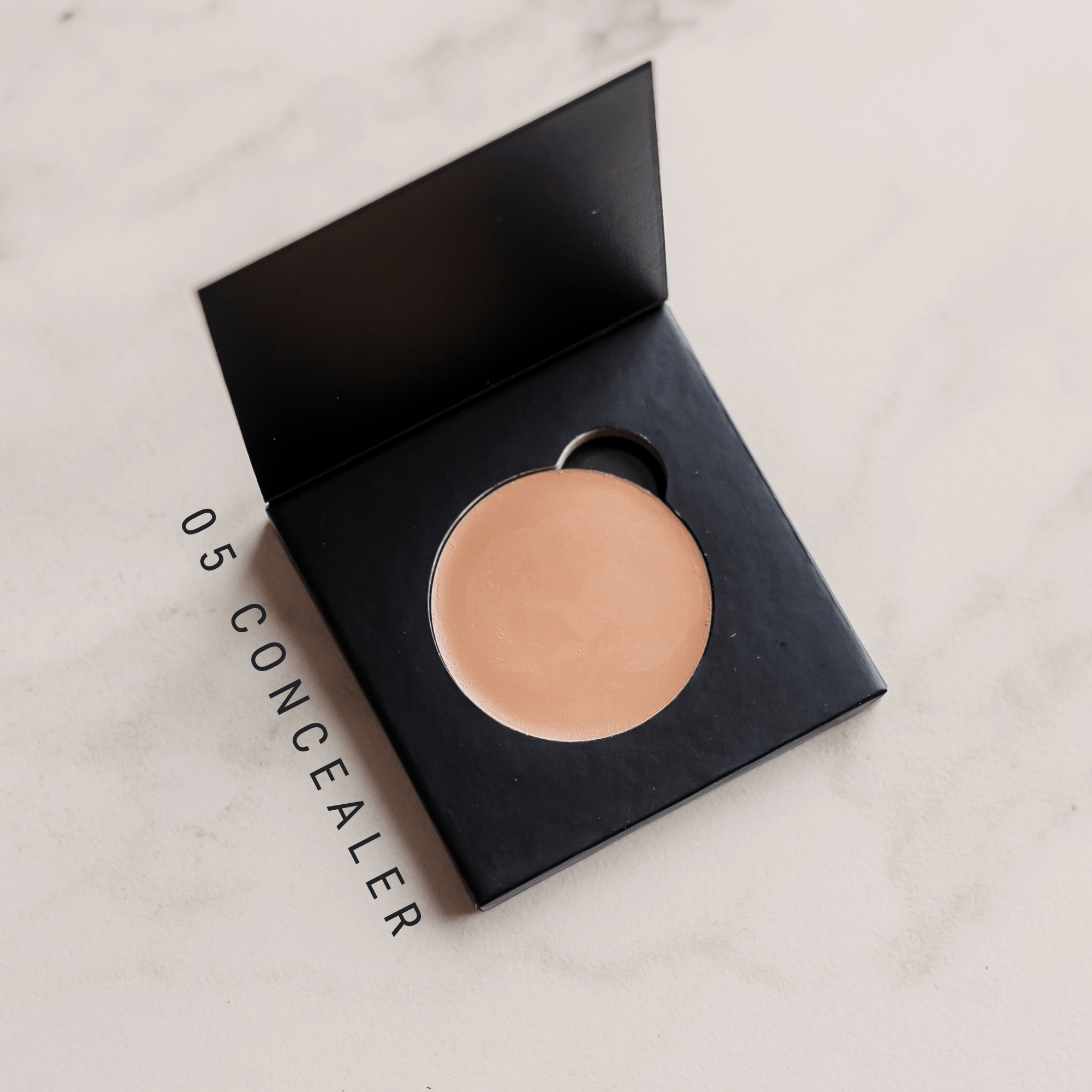 Candid Naturals 05 Medium - Tan/Beige / With Compact Cream Concealer