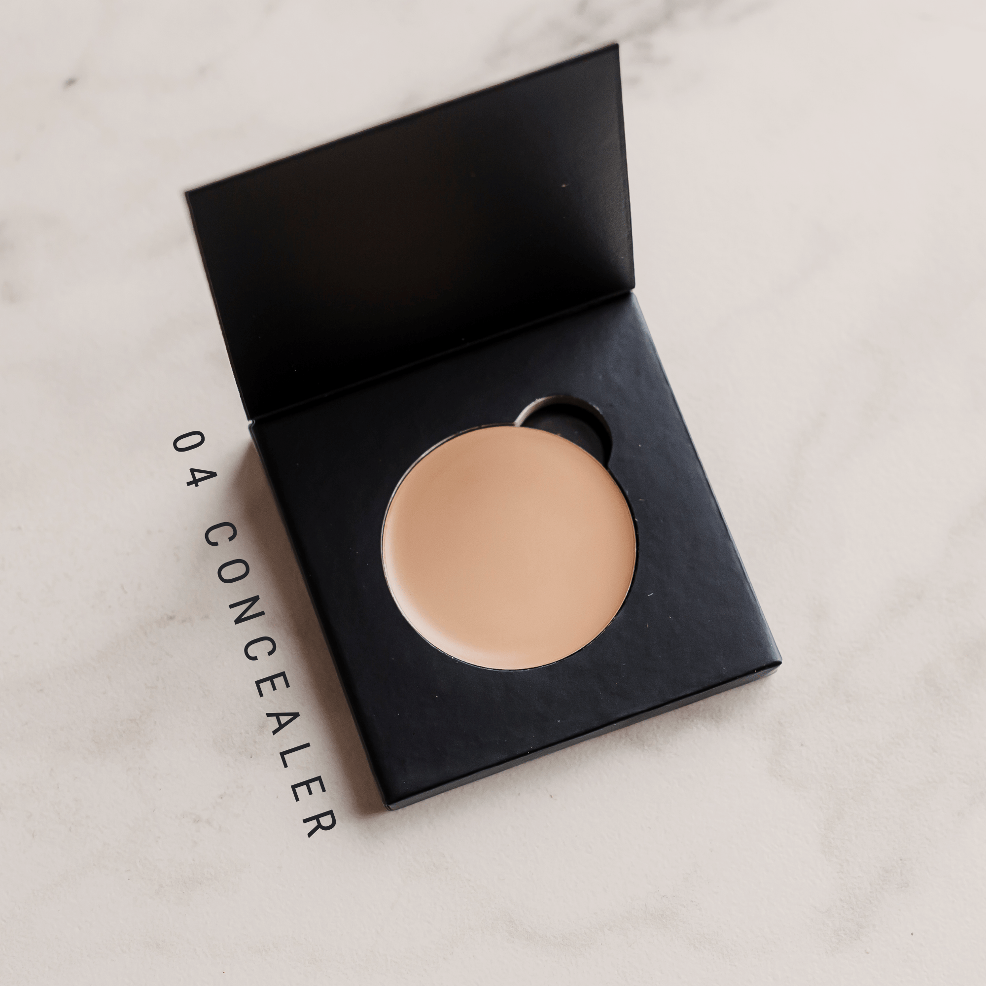 Candid Naturals 04 Neutral - Light/Medium / With Compact Cream Concealer