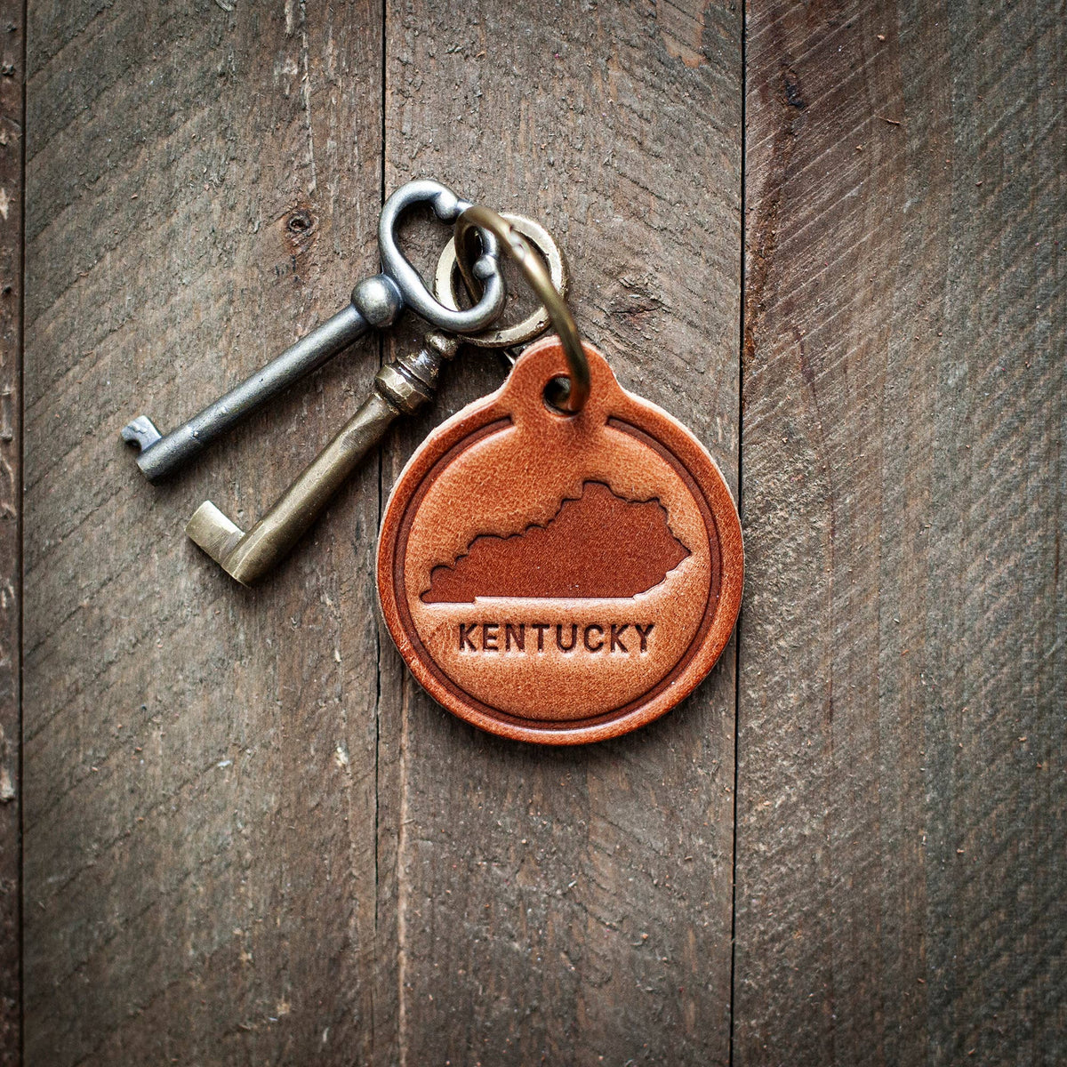 Kentucky State Silhouette Leather Keychain Circle