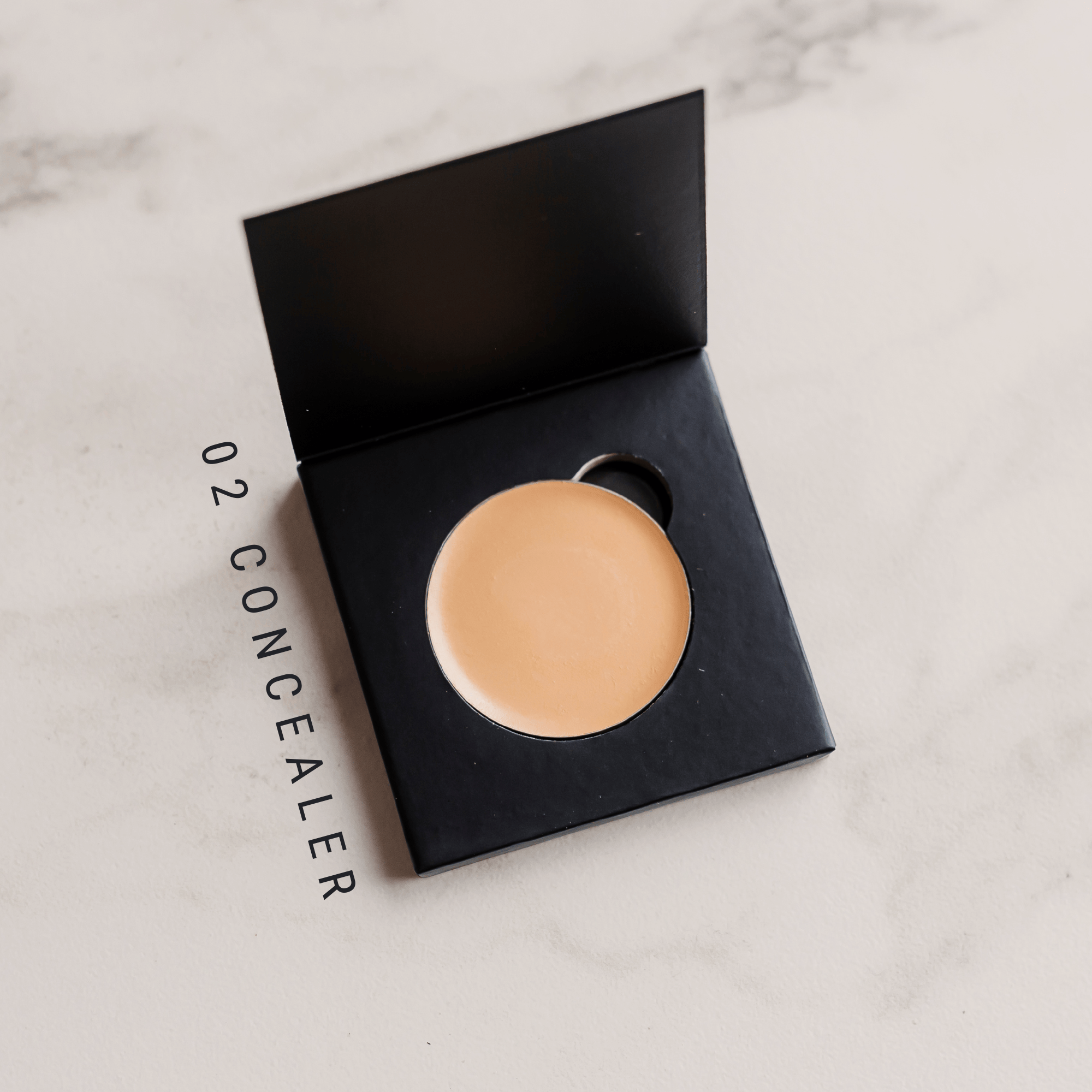 Candid Naturals 02 Light - Warm / With Compact Cream Concealer
