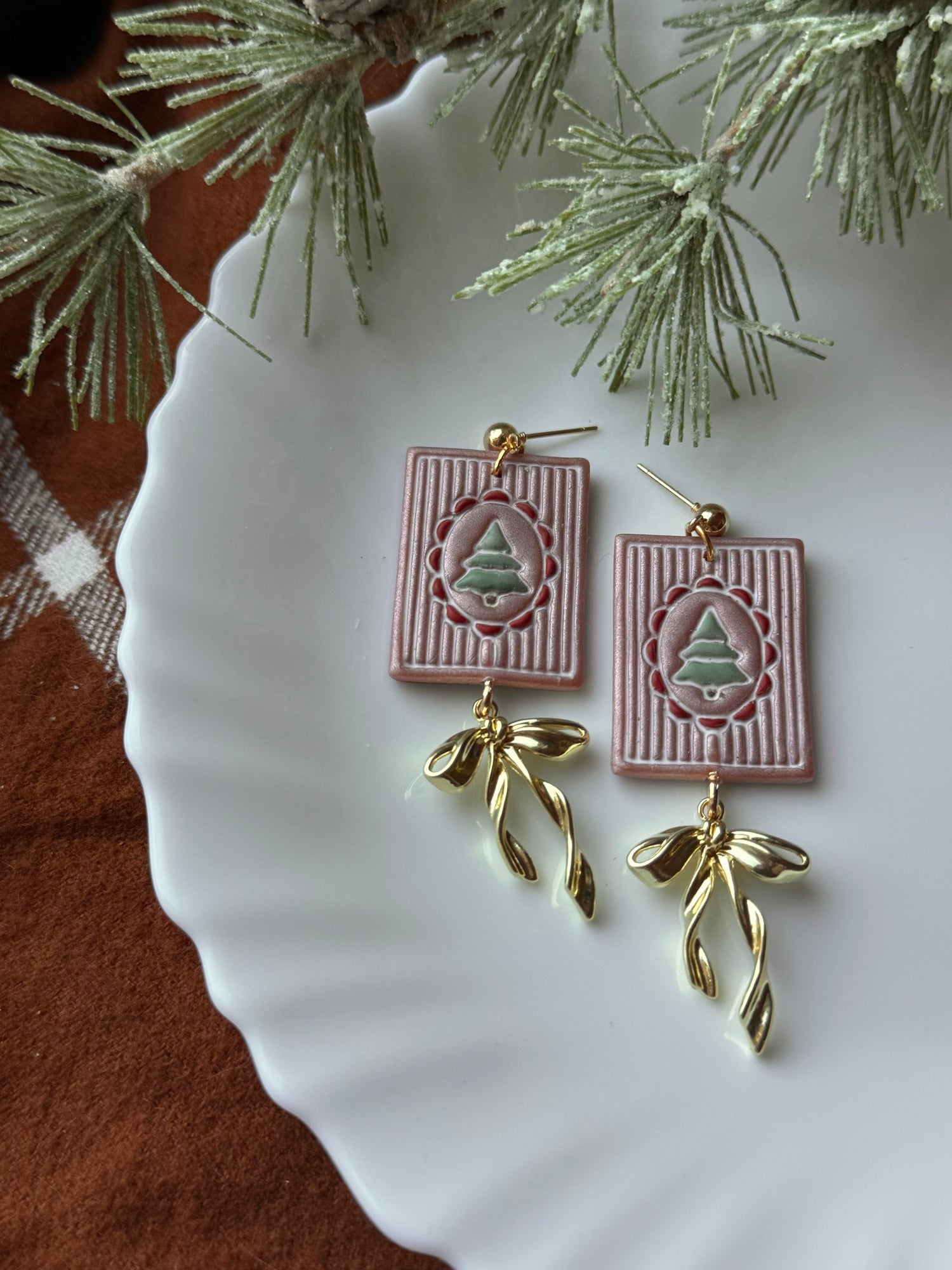 Pine and Ribbon, in Pink