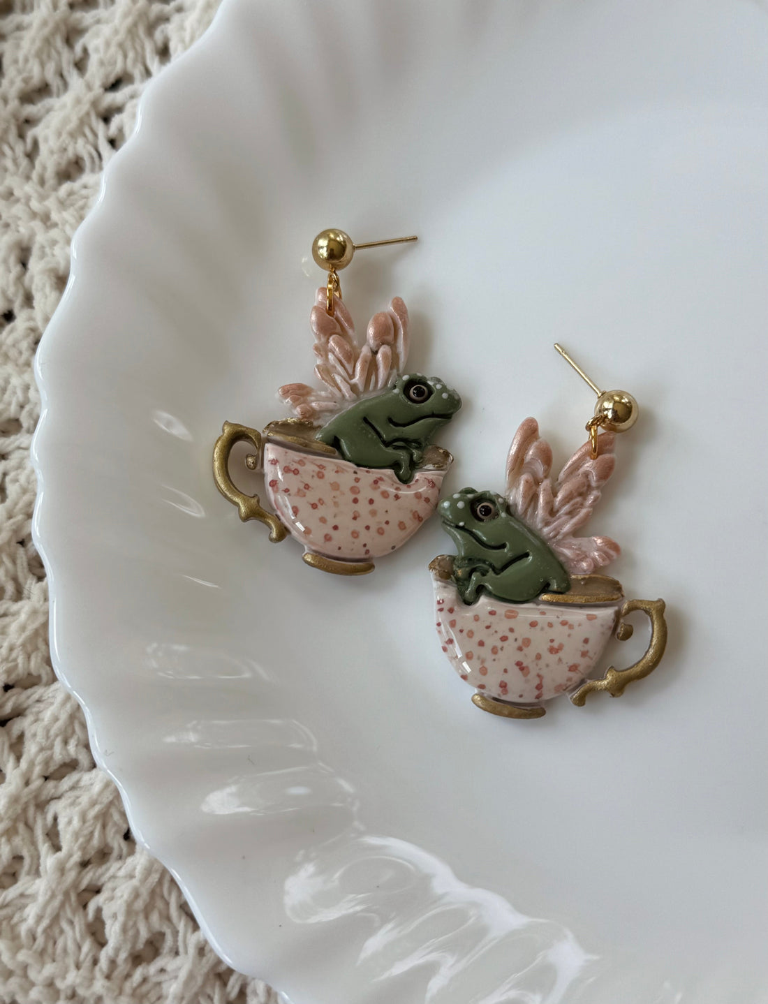 Teacup Frogs, in Ivory