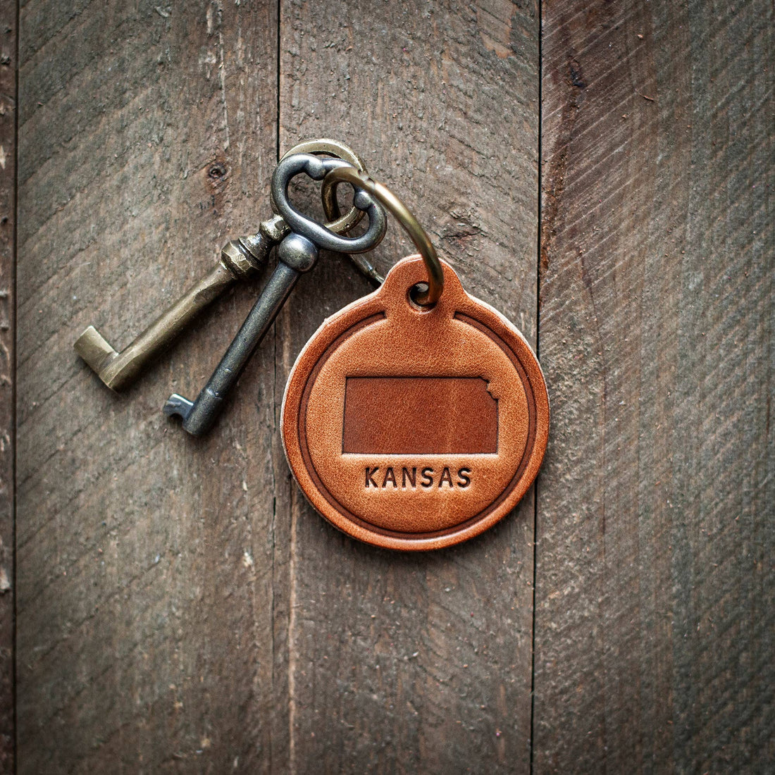Kansas State Silhouette Leather Keychain Circle