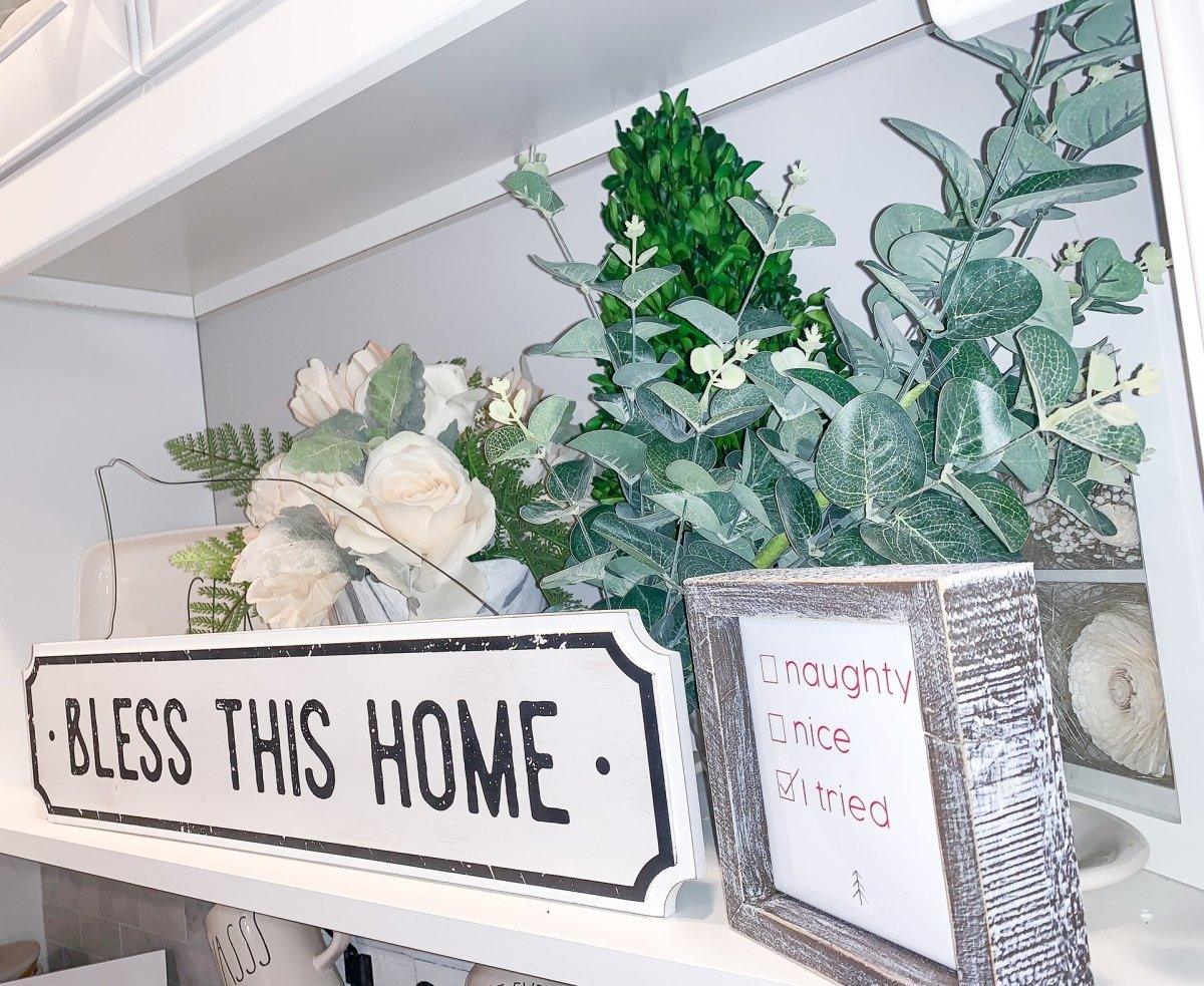 Gia Roma Farmhouse Chic, Wood Sign, This is Us Farmhouse Chic