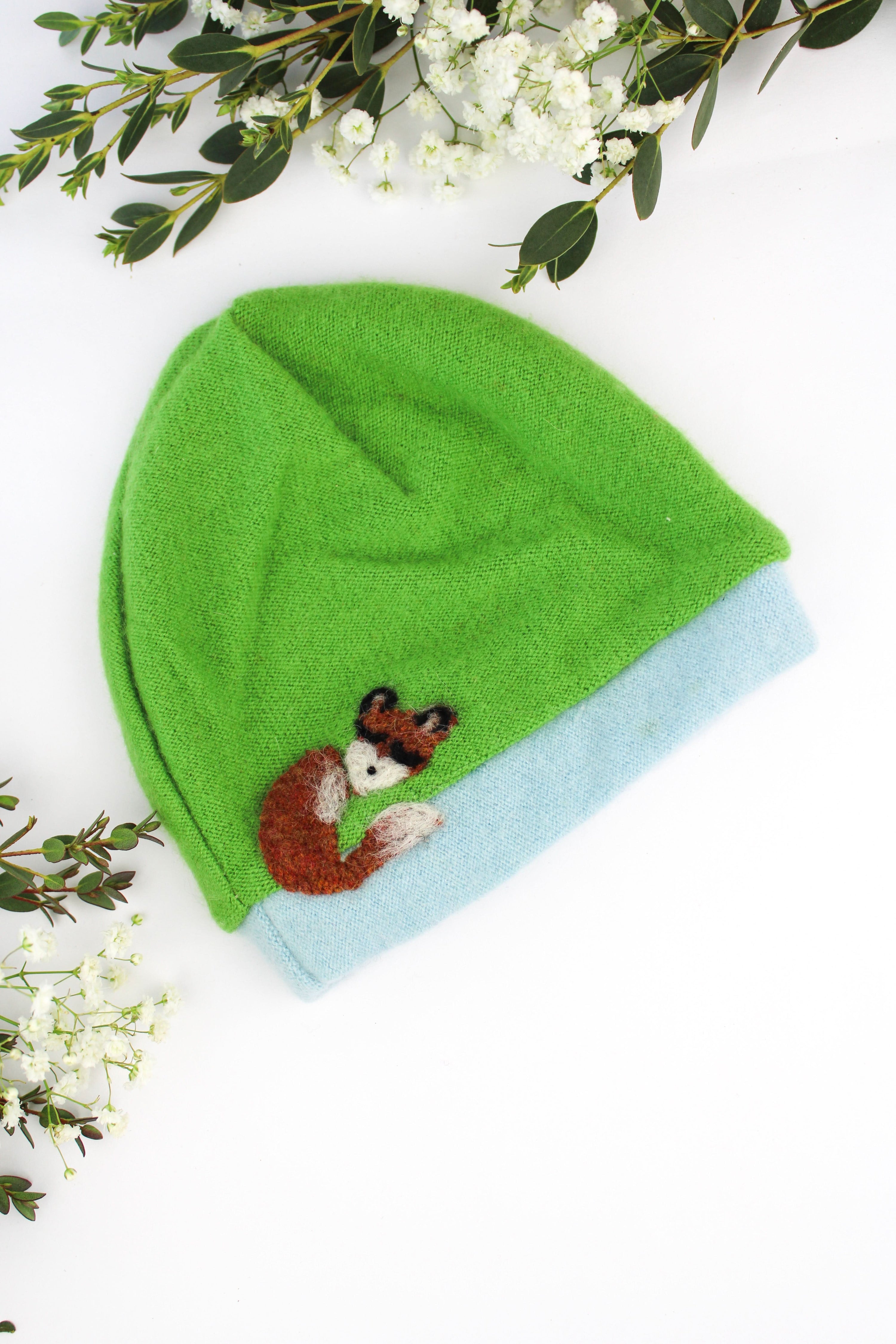 Ash &amp; Rose hat Green Sleeping Fox Cashmere Hat - Baby