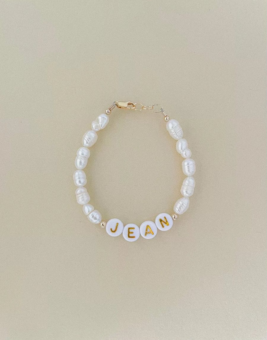 Custom Pearl Name Bracelet with Gold Letters – Personalized Mom &amp; Baby Jewelry
