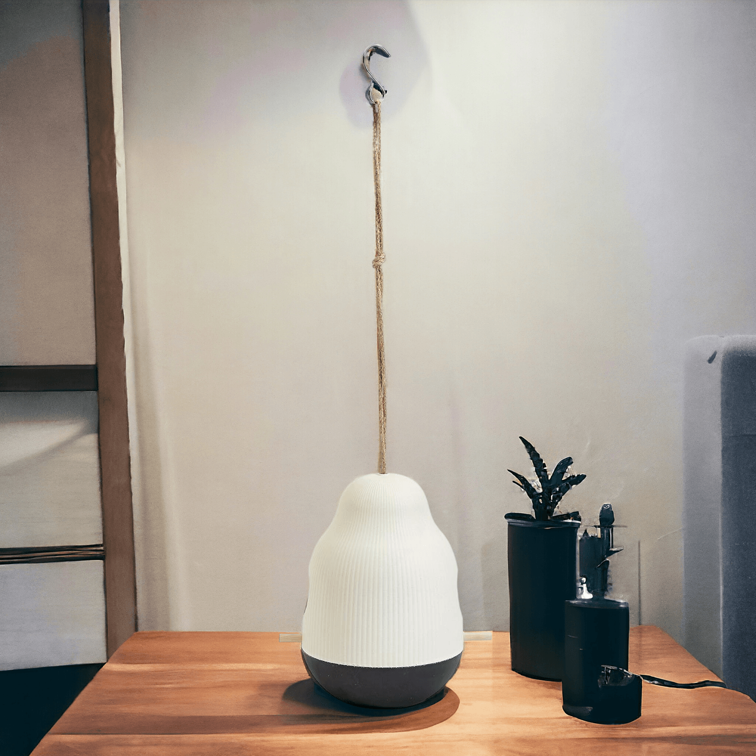 Gia Roma Bird Feeder House Cocoon Bird Feeder