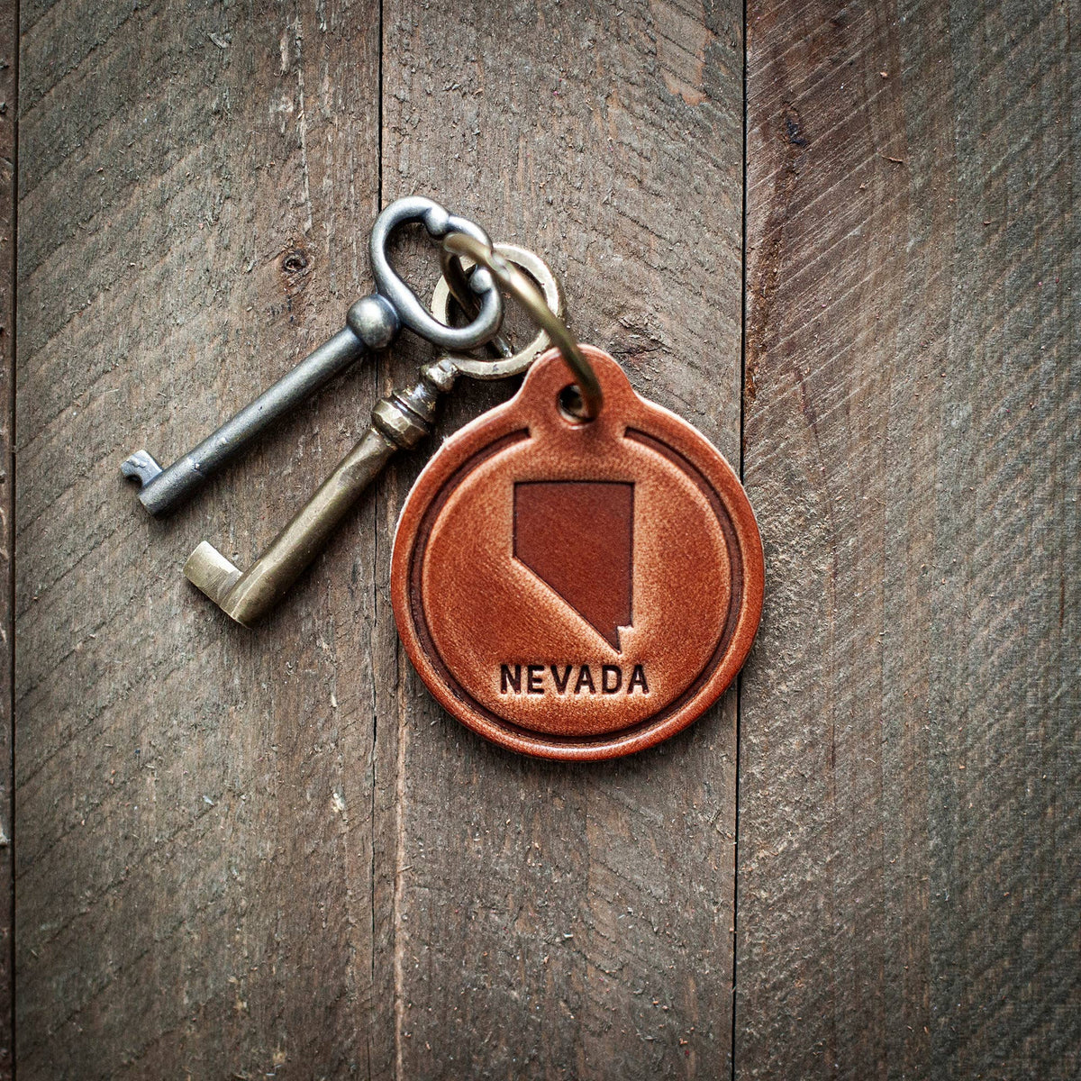 Nevada State Silhouette Leather Keychain Circle