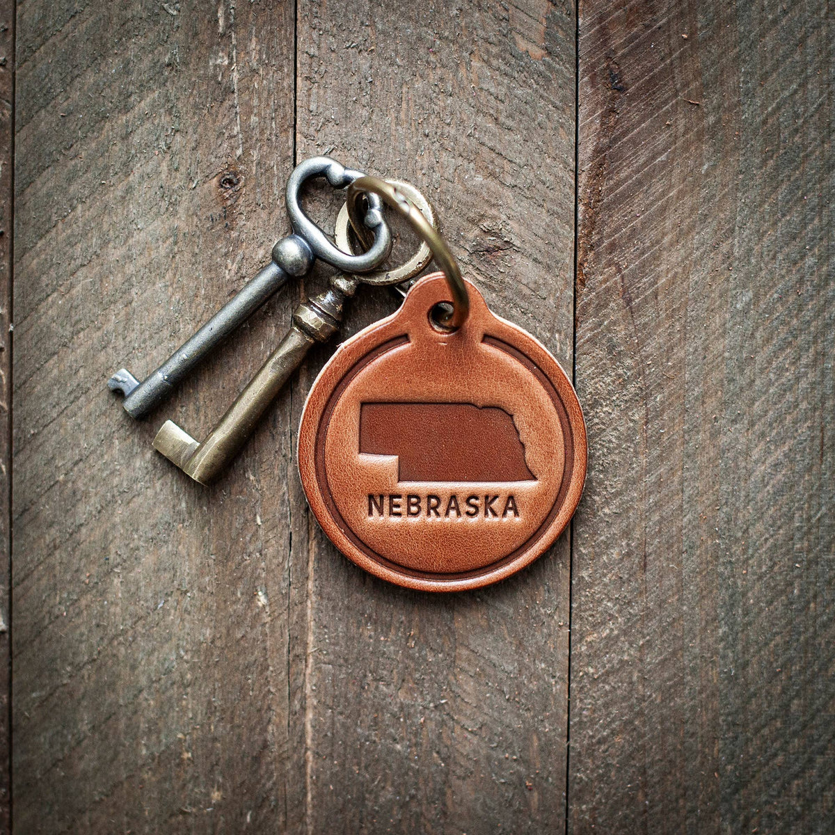Nebraska State Silhouette Leather Keychain Circle