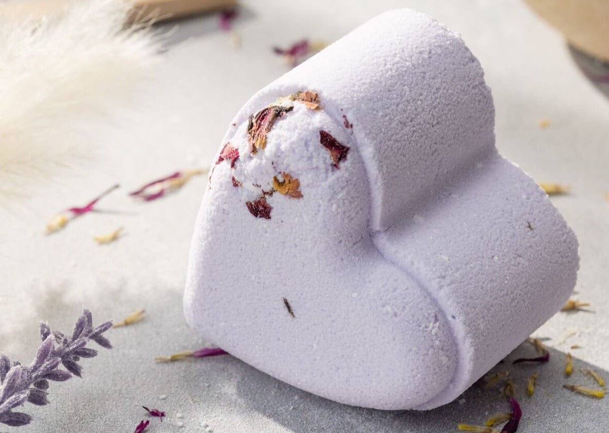 Lizush Unisex gift set Bath Bombs - Lavender  - a Set of 5 Heart Shaped Gift box - Mother&