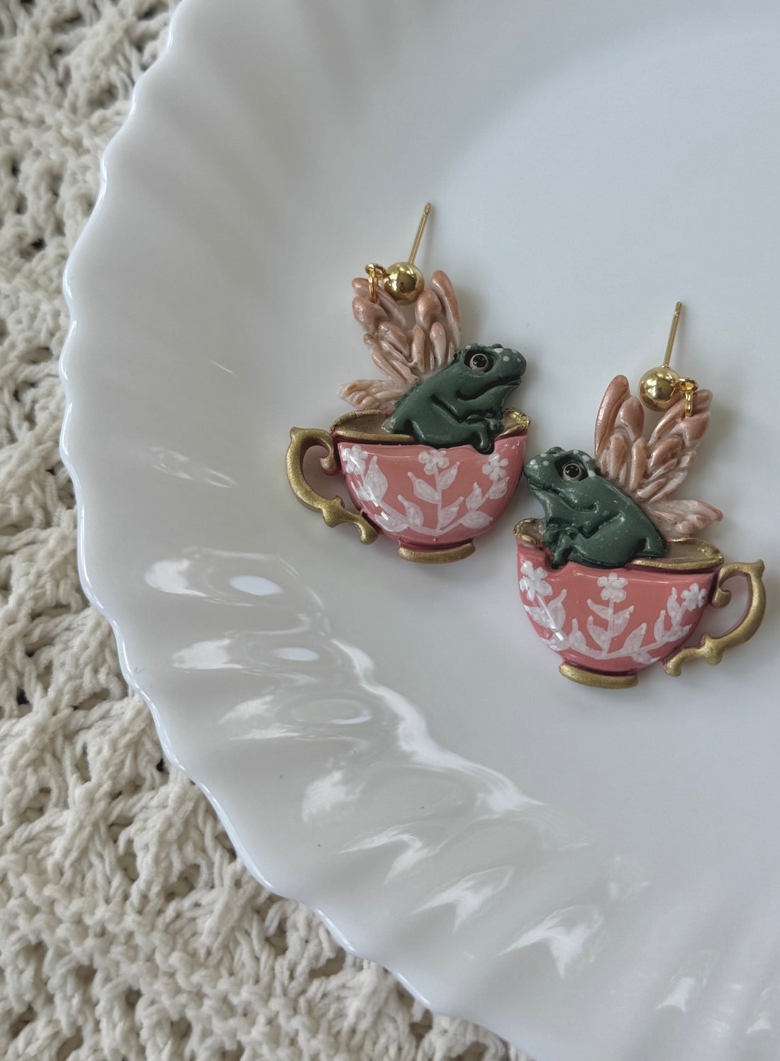 Teacup Frogs, in Rose