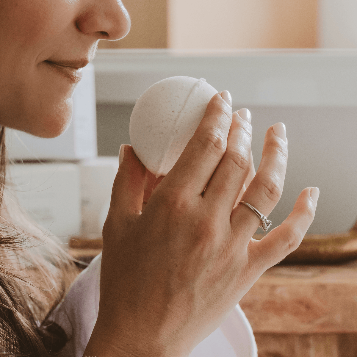 White Tea and Jasmine 4.6 oz Bath Bomb