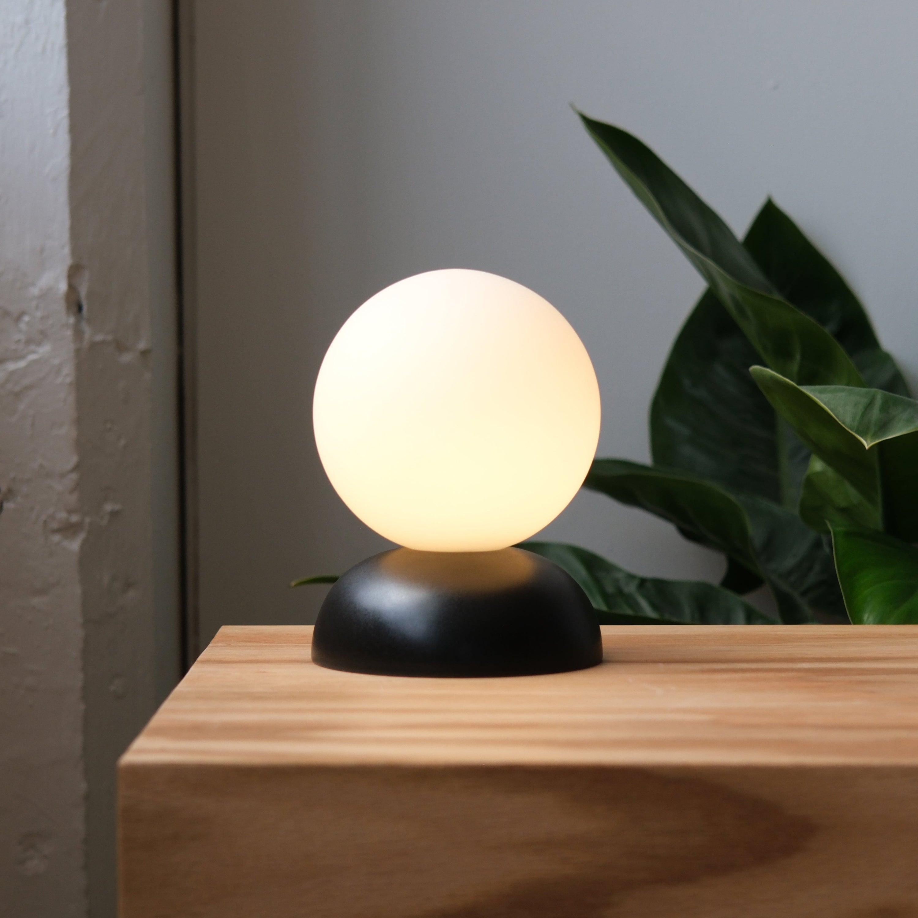 Misewell Lamps Black / On/Off Monroe Table Lamp