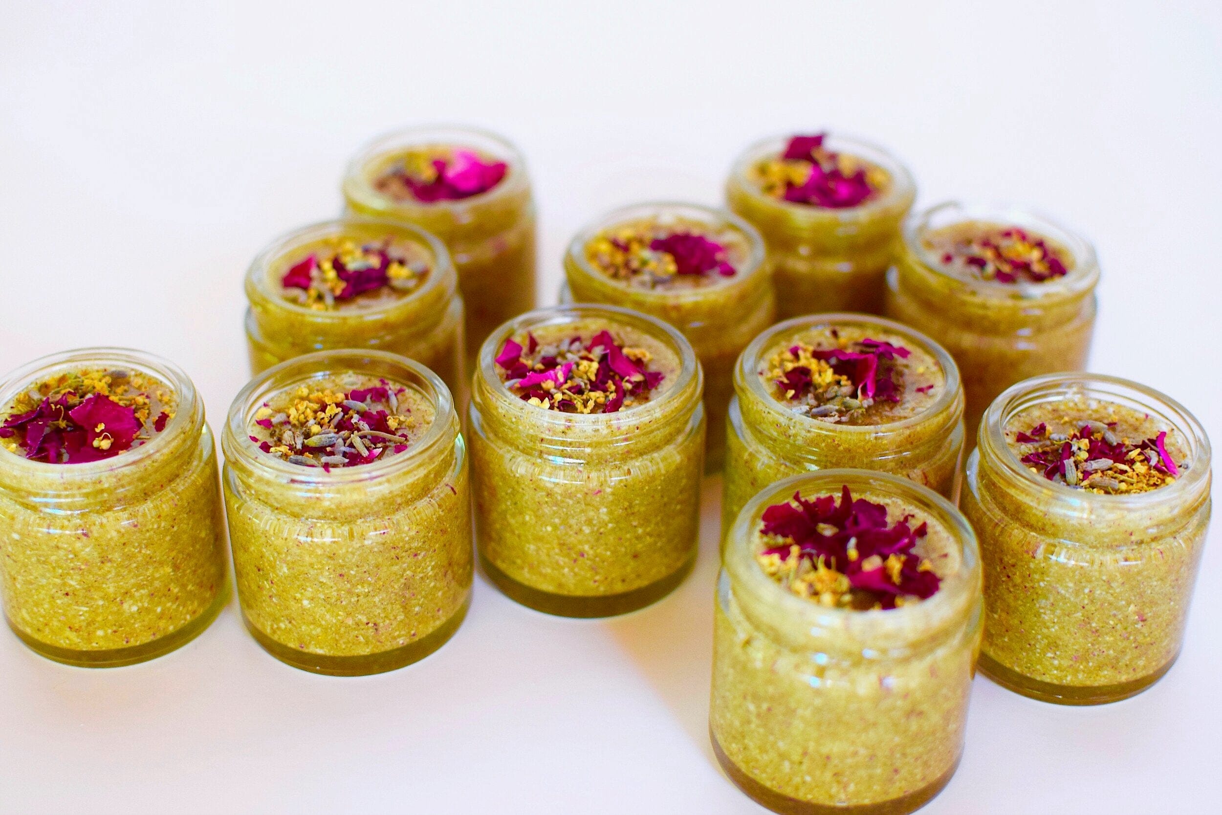 plant makeup Wild Flower Honey Scrub