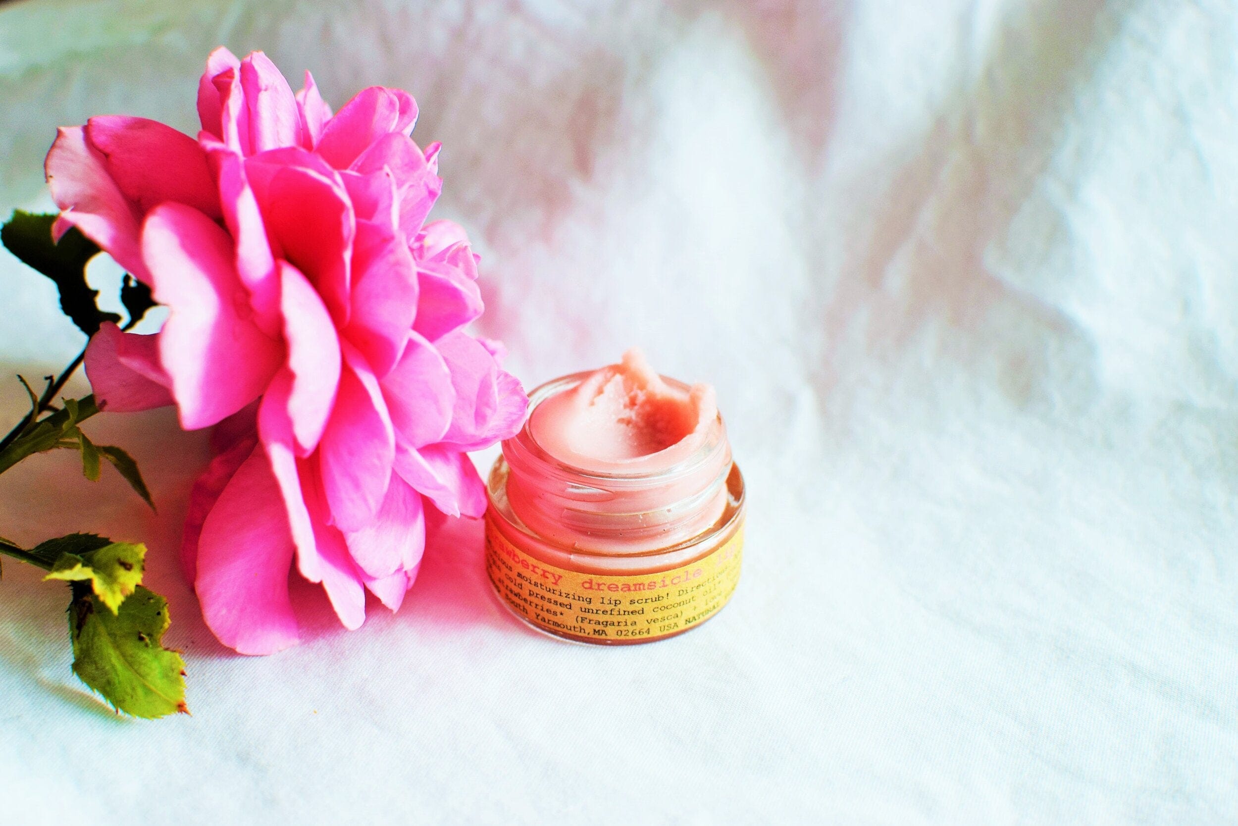 plant makeup Strawberry Dreamsicle Lip Balm Scrub