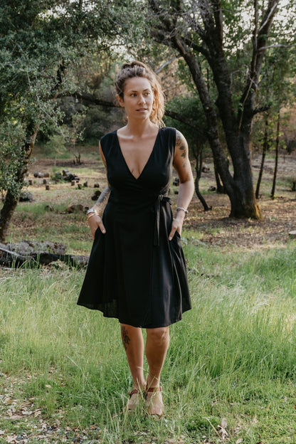 Field Day Dress Thea Dress in Black Linen