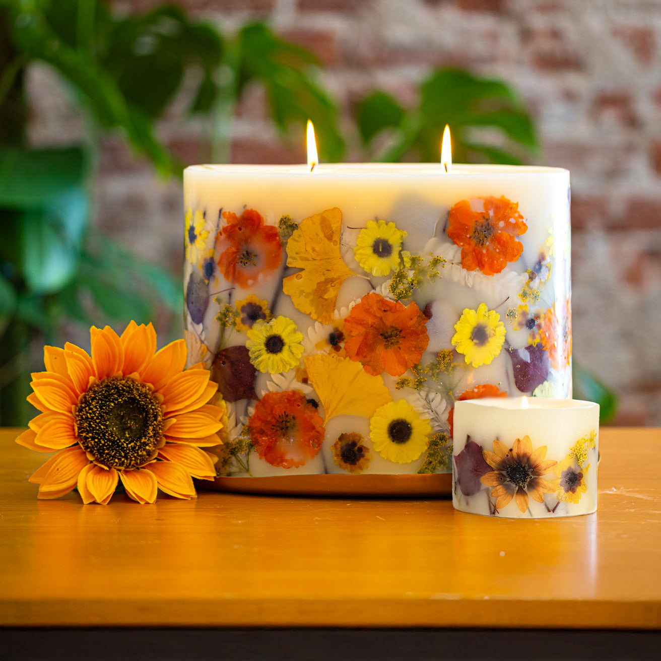 Centerpiece Botanical Candle - Honey Tobacco