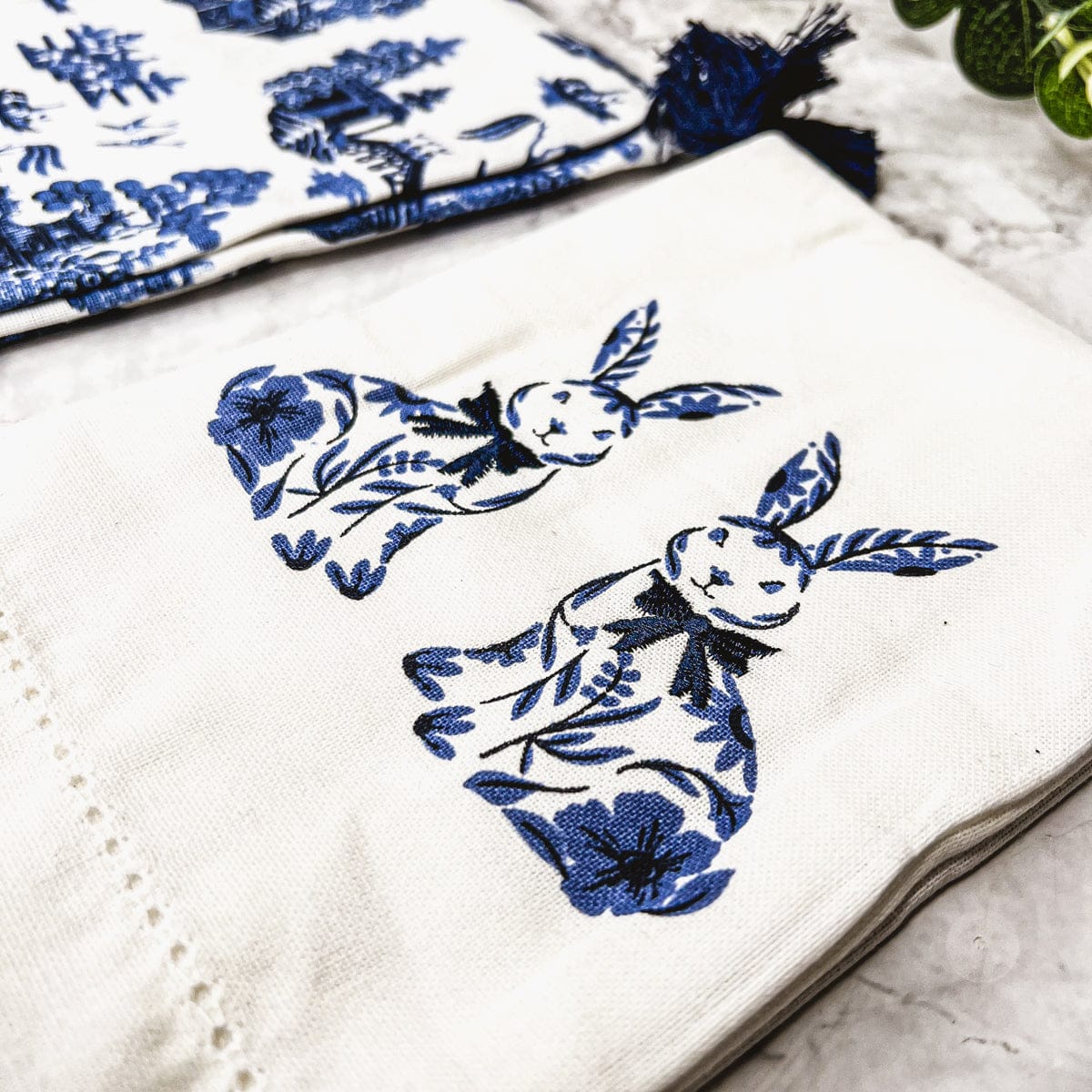 Gia Roma Dish Towel Chinoiserie Bunny