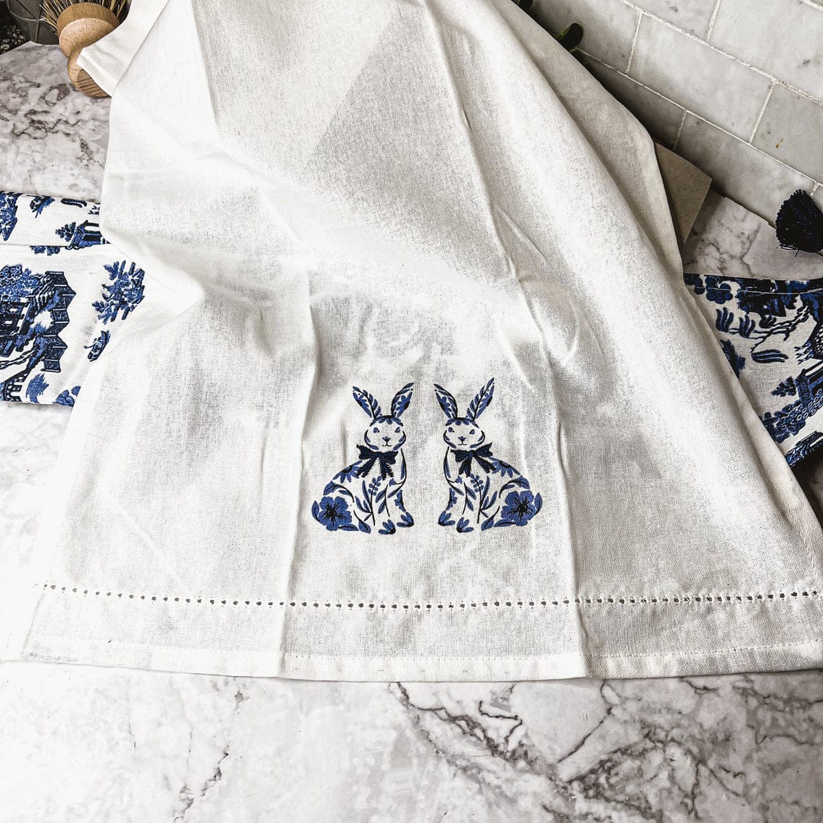 Gia Roma Dish Towel Chinoiserie Bunny