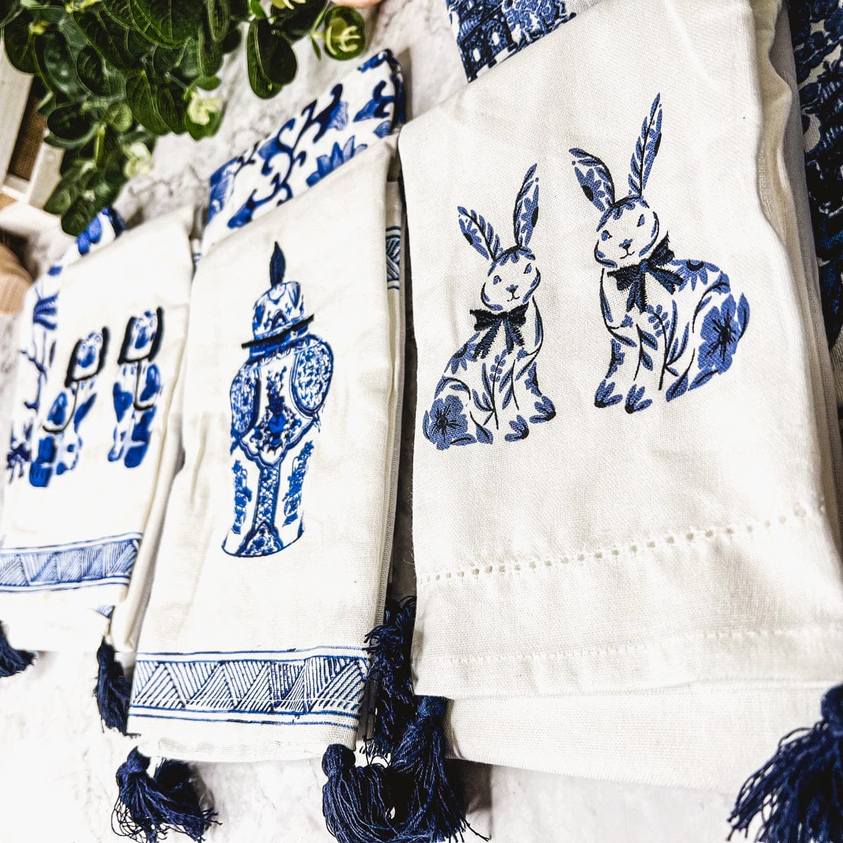 Gia Roma Dish Towel Chinoiserie Bunny