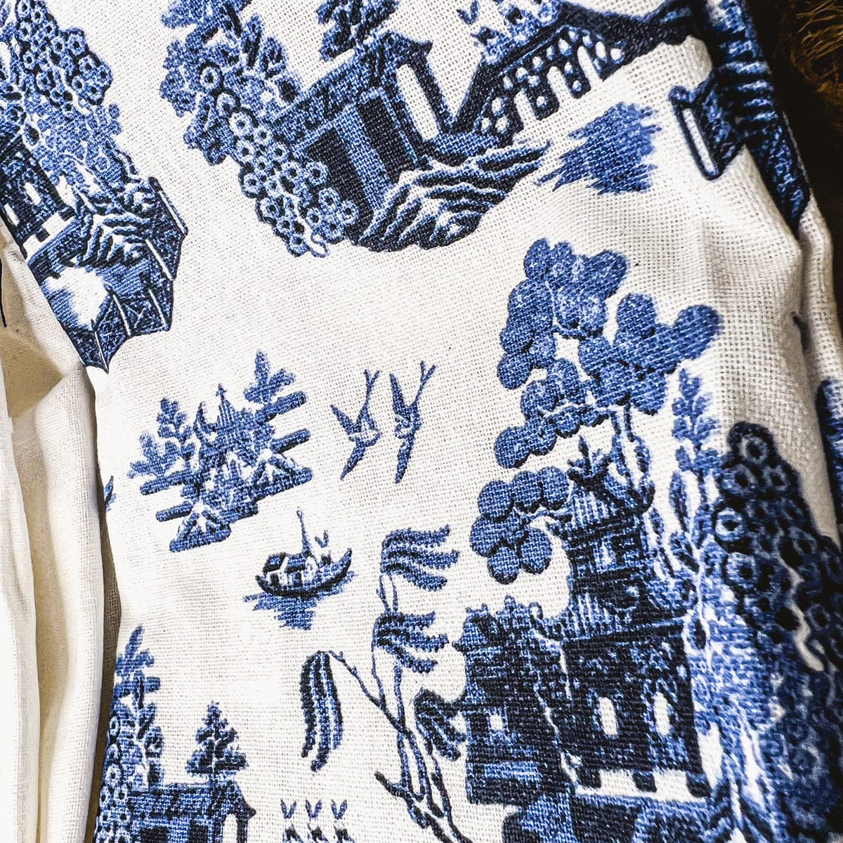 Gia Roma Dish Towel Chinoiserie Bunny