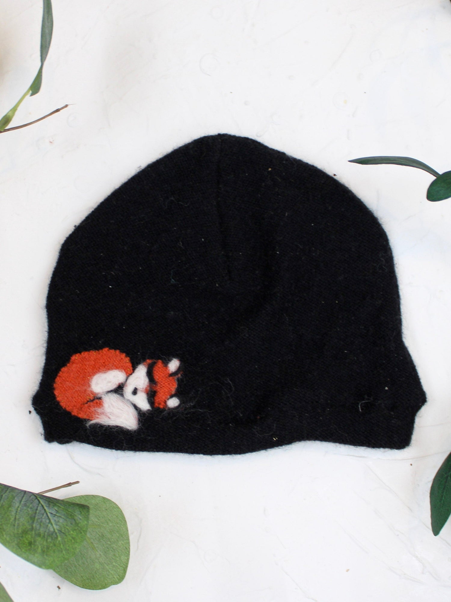 Ash &amp; Rose hat Black Sleeping Fox Cashmere Hat - Baby