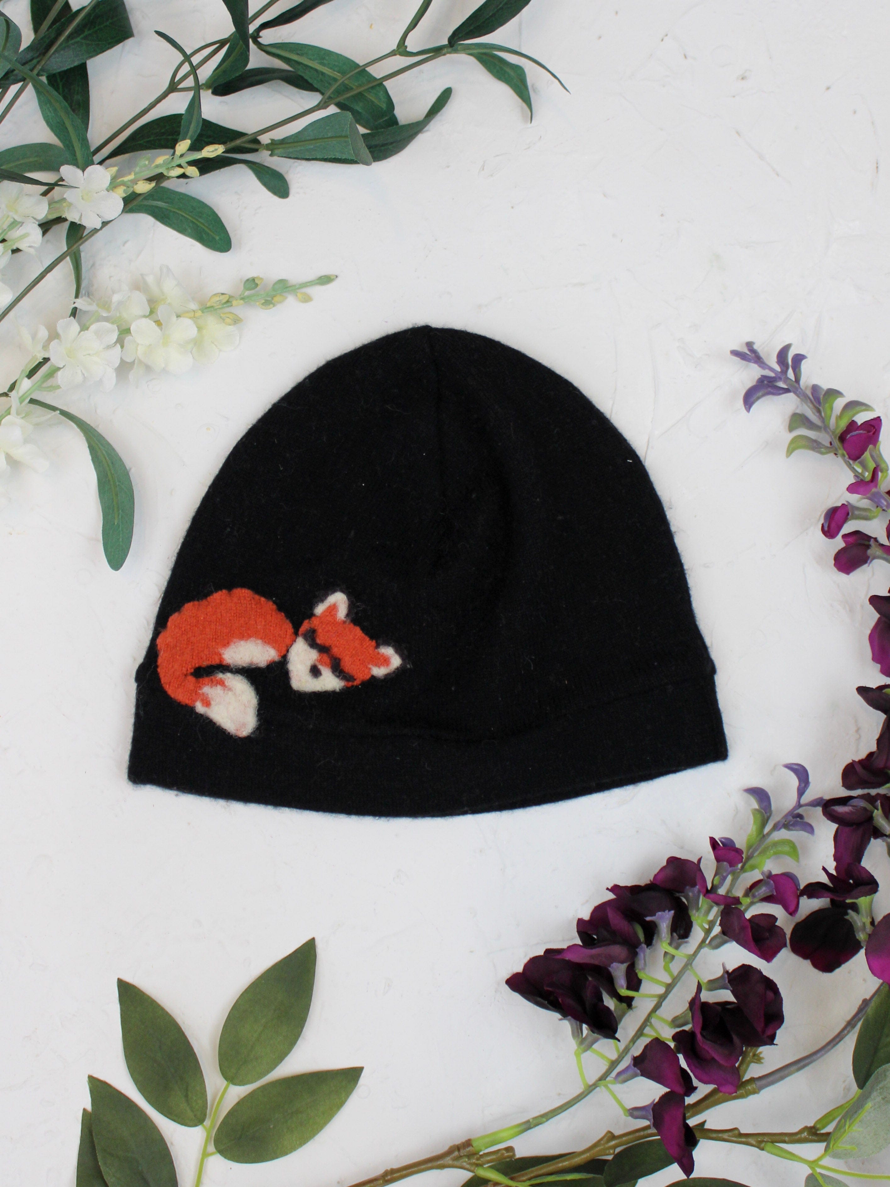 Ash &amp; Rose hat Black Sleeping Fox Cashmere Hat - Child