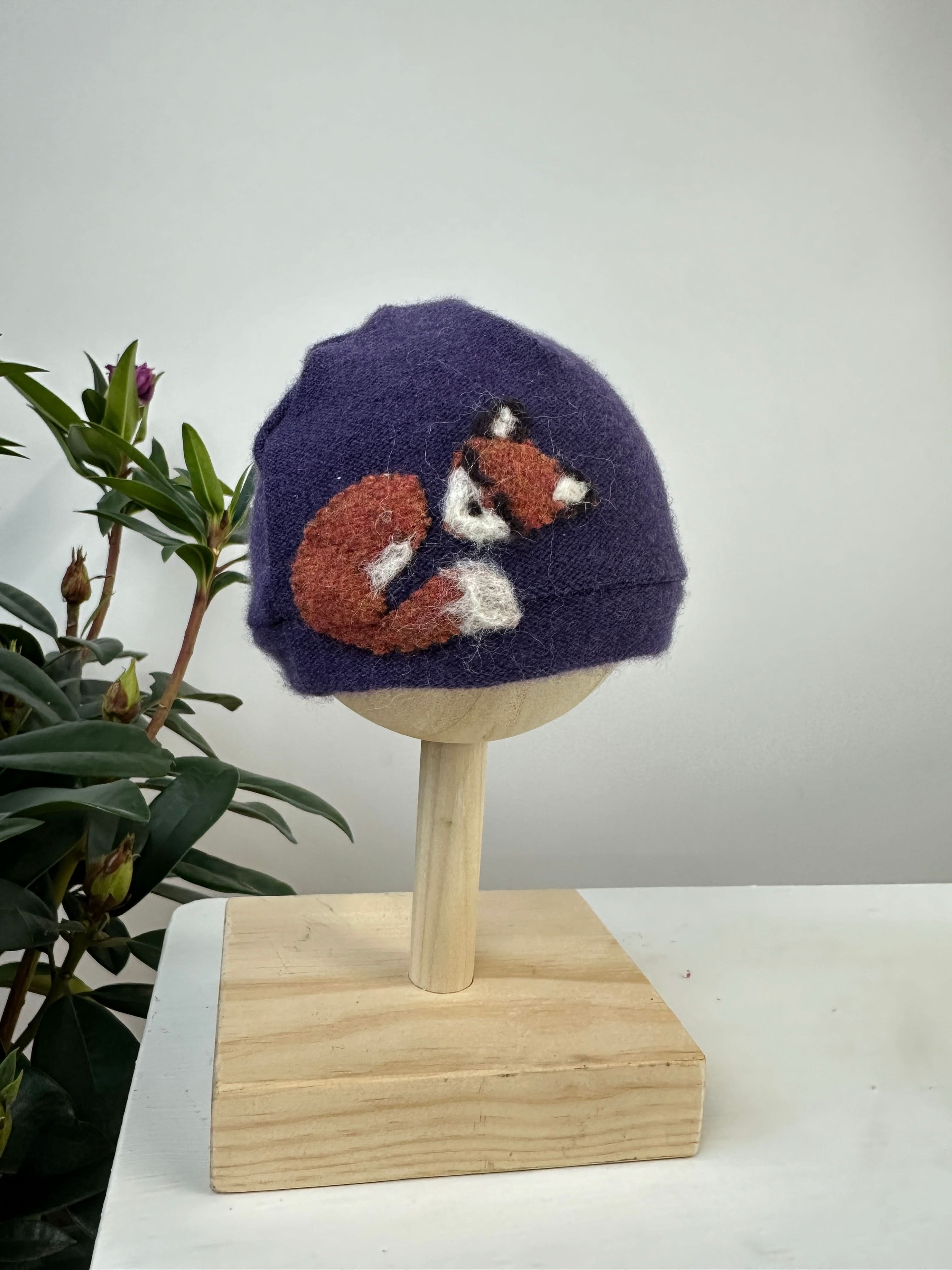 Ash &amp; Rose hat Purple Sleeping Fox Cashmere Hat - Newborn
