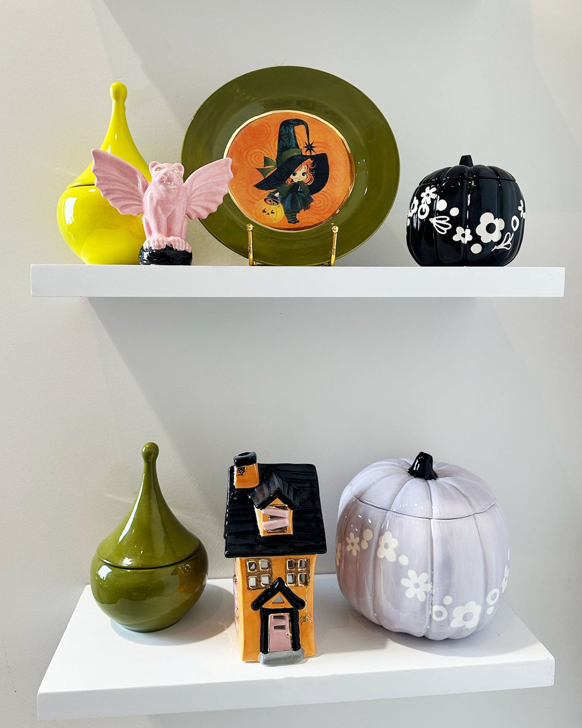 Crazy Daisy Pumpkin Jars in Black