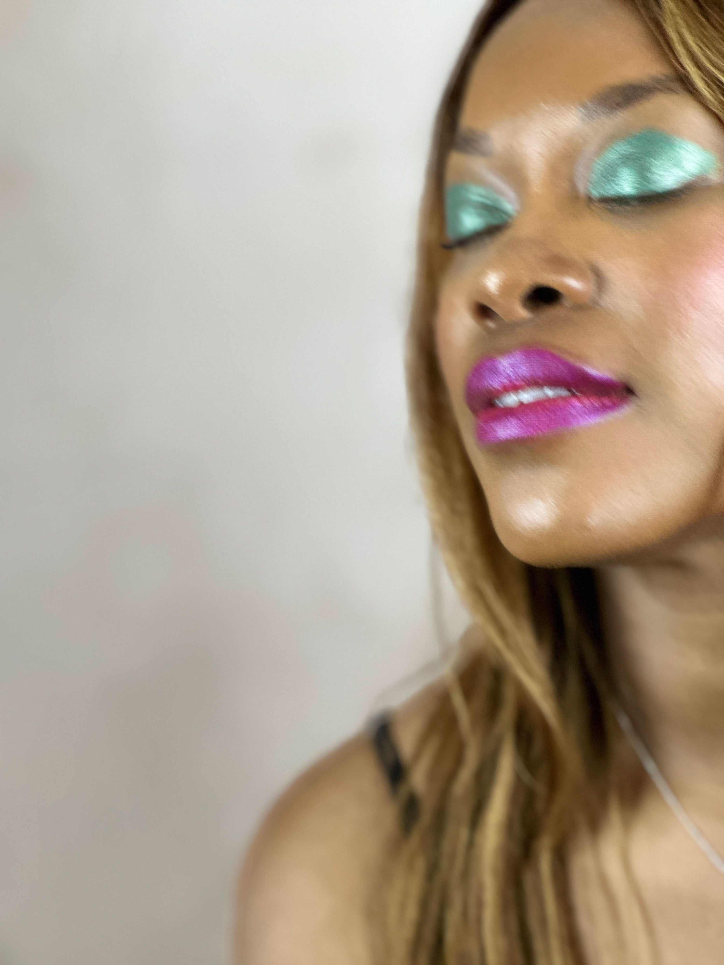 Heaven On Main Street MAKEUP Lipstick : 8 Luxurious Shades